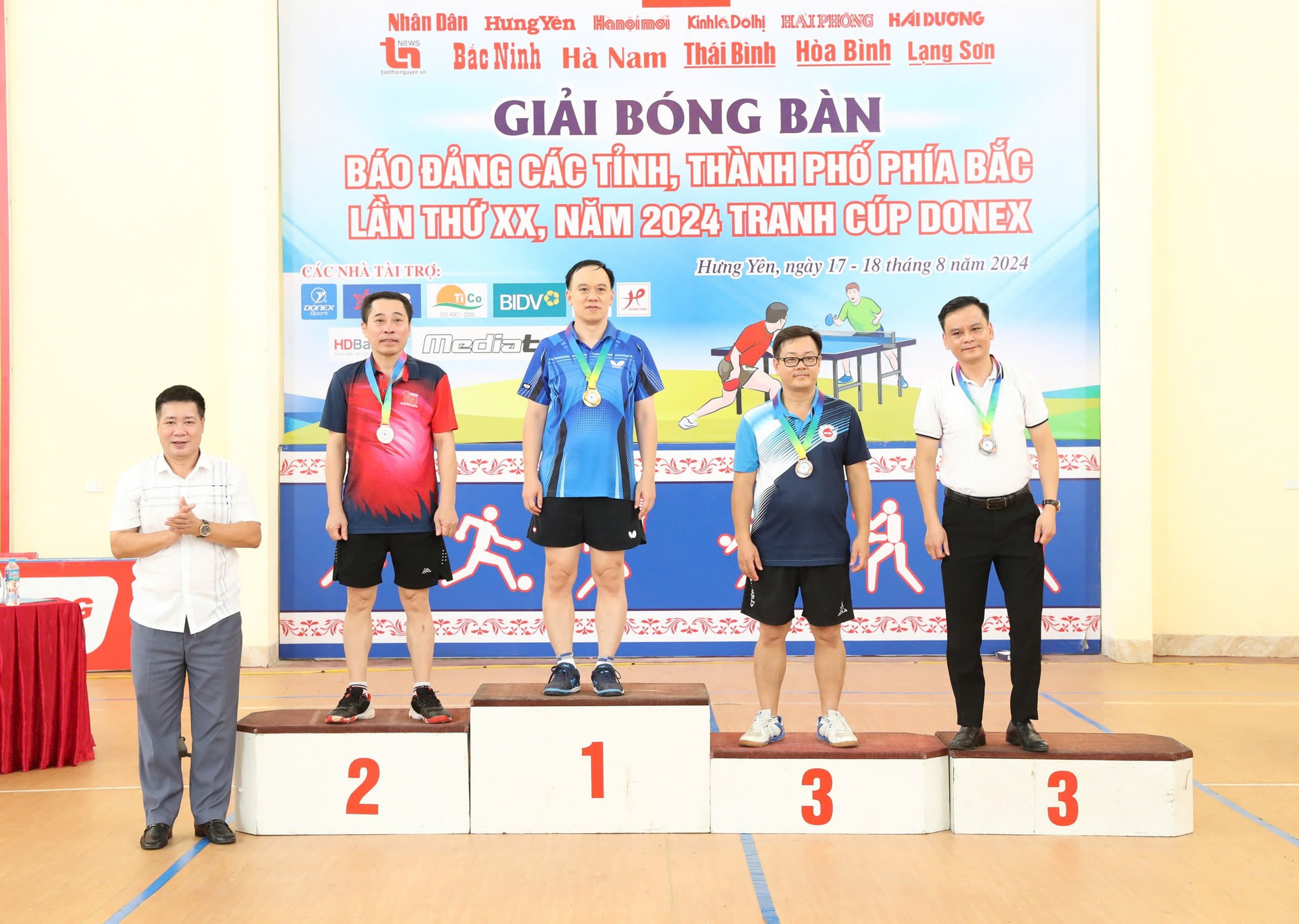 Nhà báo Ngô Việt Anh (Báo Nhân Dân) giành giải Nhất đơn nam lãnh đạo.