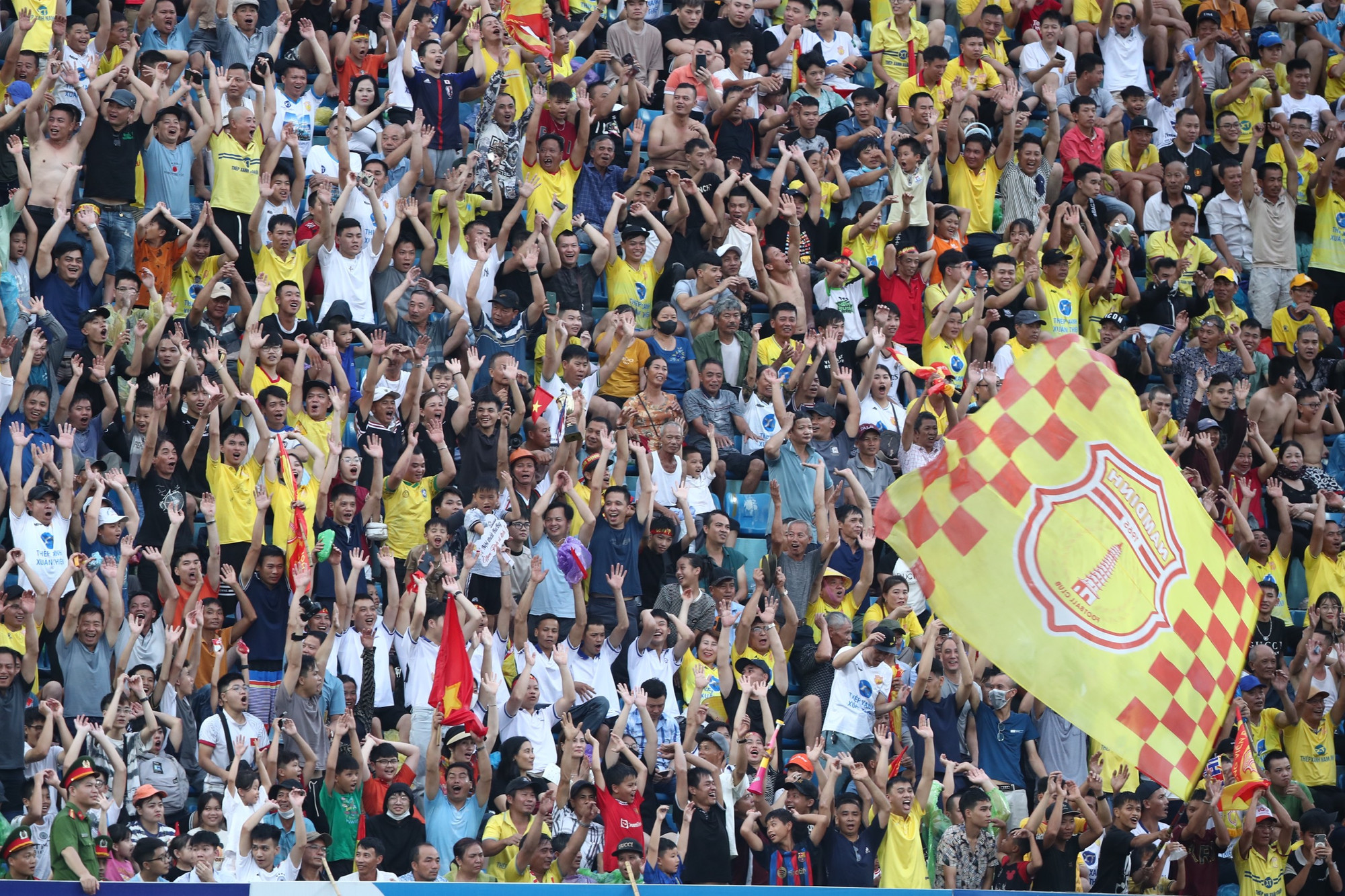 [Ảnh] Nam Định lên ngôi V-League sau 39 năm chờ đợi ảnh 12