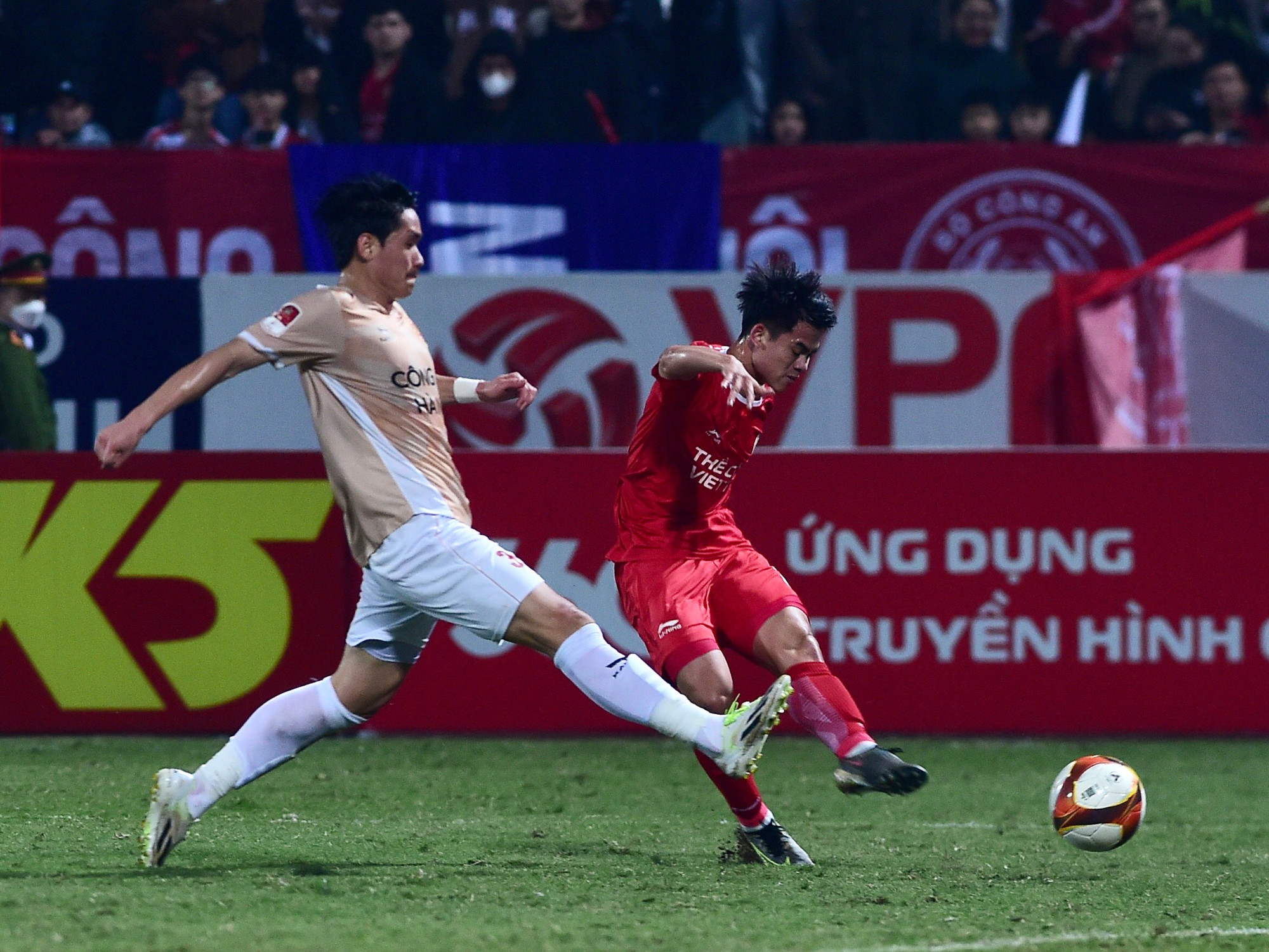 Cú dứt điểm đẳng cấp của Khuất Văn Khang.