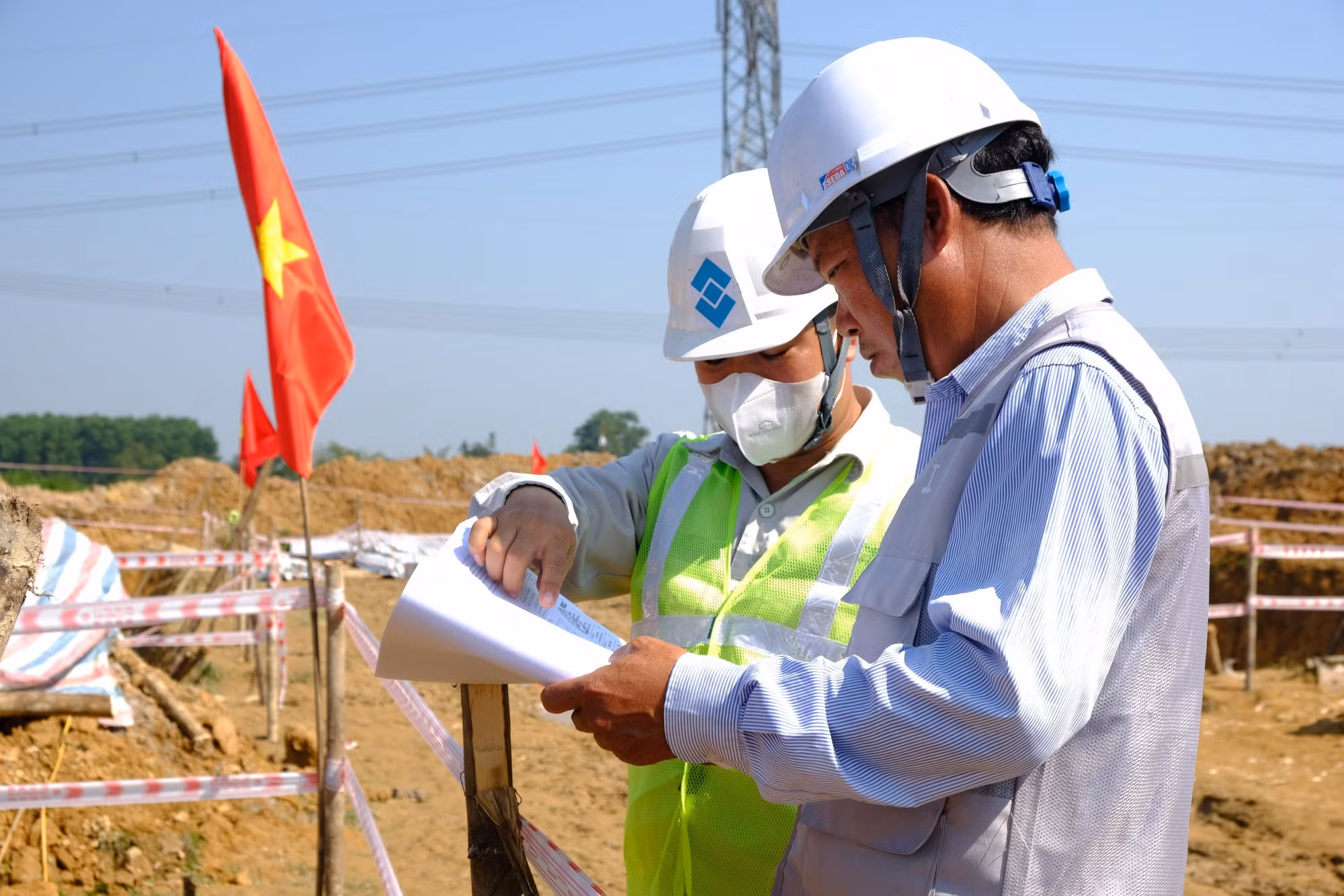 Bàn bạc kế hoạch nhằm đạt hiệu quả cao nhất trong thi công.