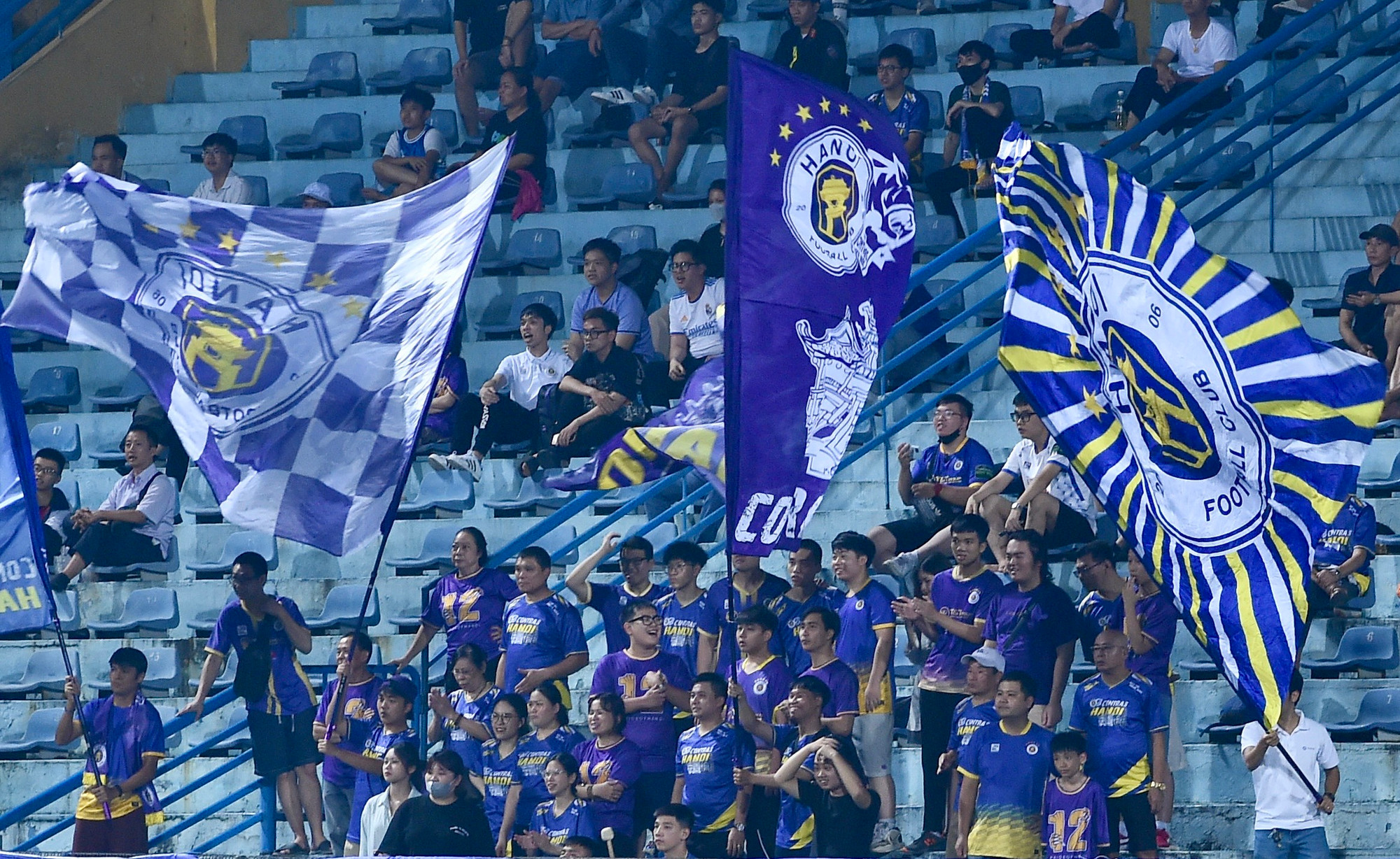 Cổ động viên Hà Nội FC.