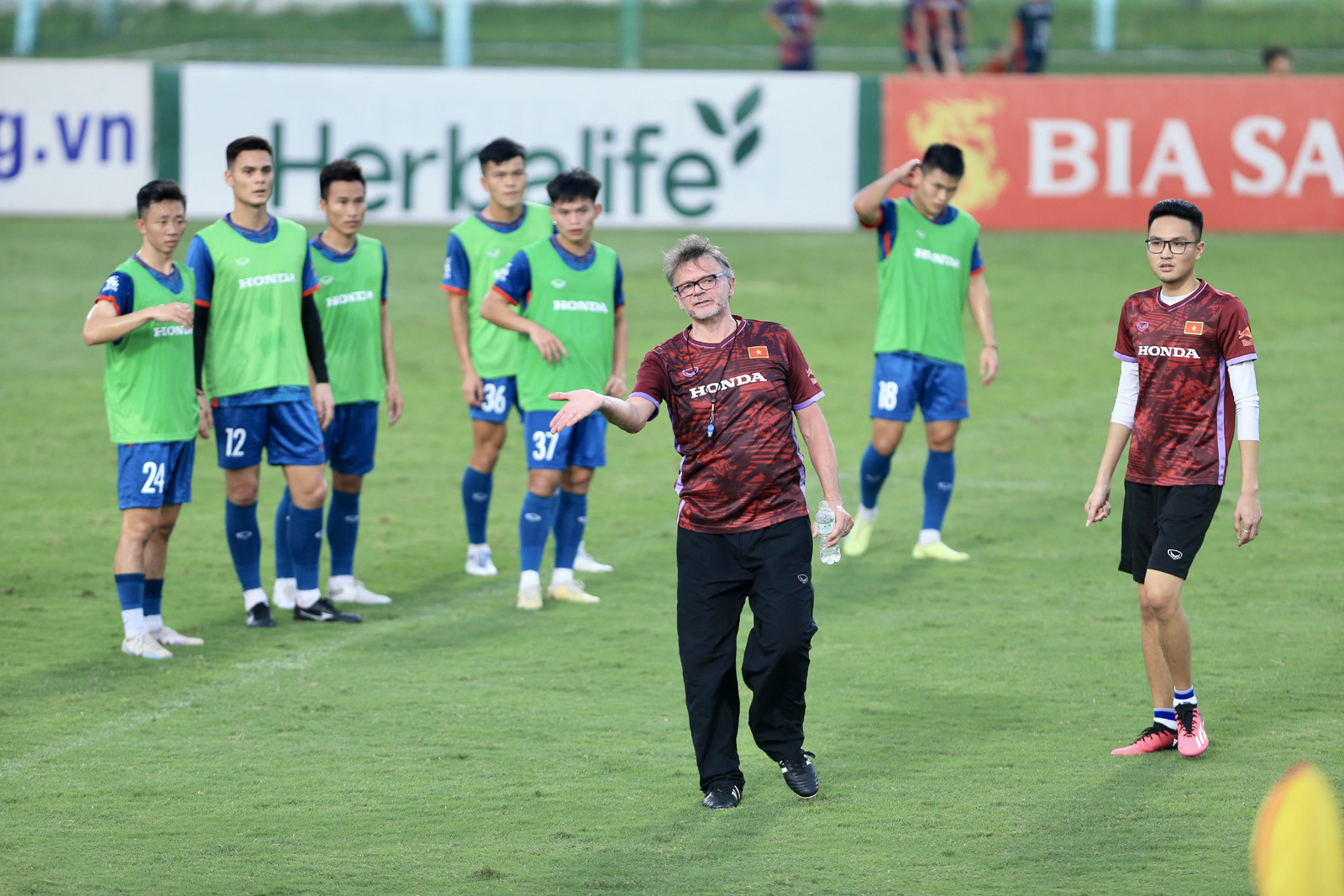 Để đưa đội tuyển Việt Nam vươn tầm cao mới, ông Troussier đã đặt ra nhiều tiêu chuẩn khắt khe. Để đưa đội tuyển Việt Nam vươn tầm cao mới, ông Troussier đã đặt ra nhiều tiêu chuẩn khắt khe.