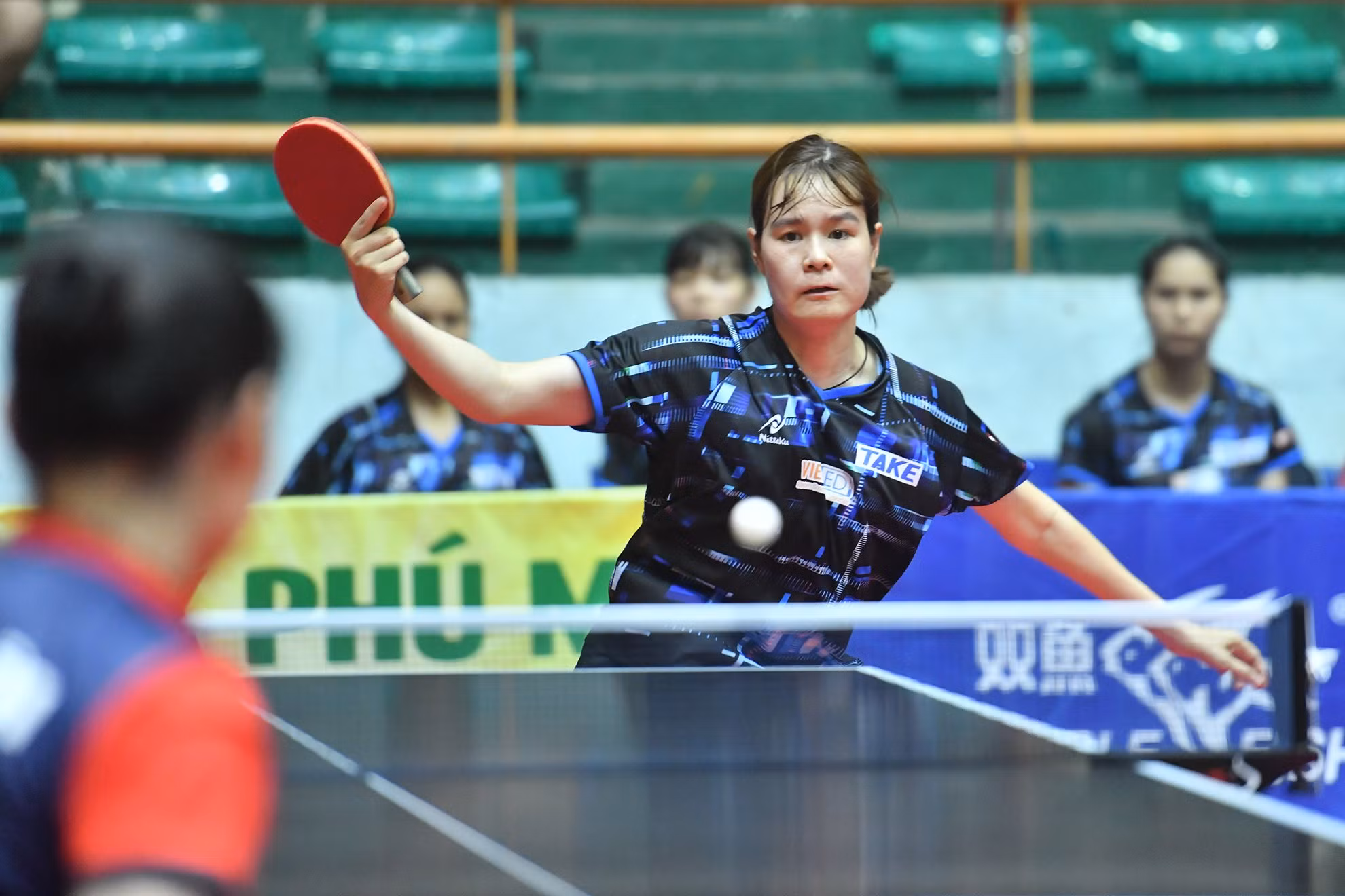 Nguyễn Thị Nga là tay vợt xuất sắc của đoàn Hà Nội, luôn nằm trong đội 1. Đặc biệt, Nguyễn Thị Nga (Hà Nội) còn là Hoa khôi bóng bàn đầu tiên của Giải vô địch bóng bàn quốc gia Báo Nhân Dân lần thứ 34, vào năm 2016. Đây là lần đầu tiên Ban tổ chức khởi xướng bình chọn danh hiệu Hoa khôi dành cho các vận động viên nữ.