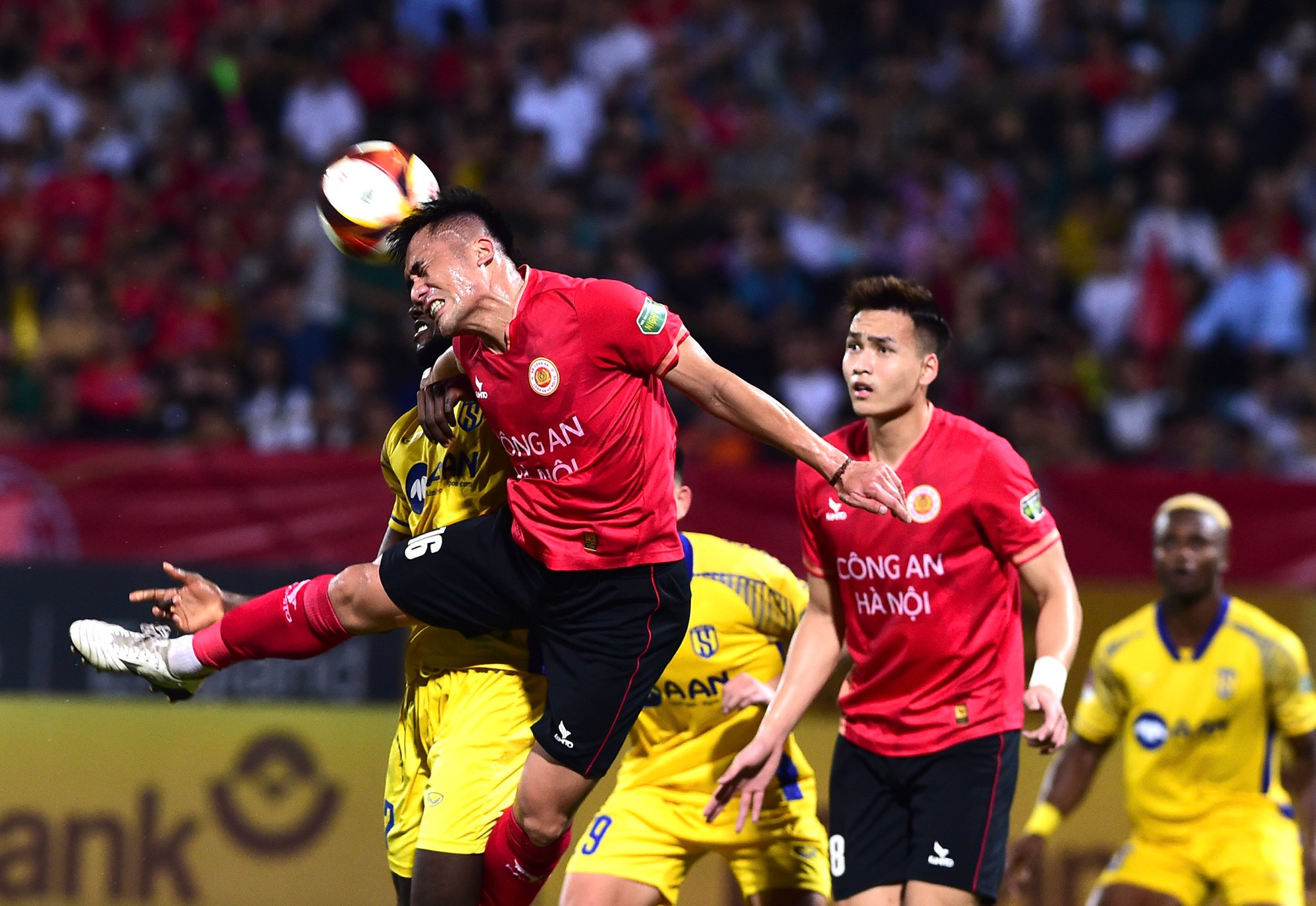 Tấn công quyết liệt.