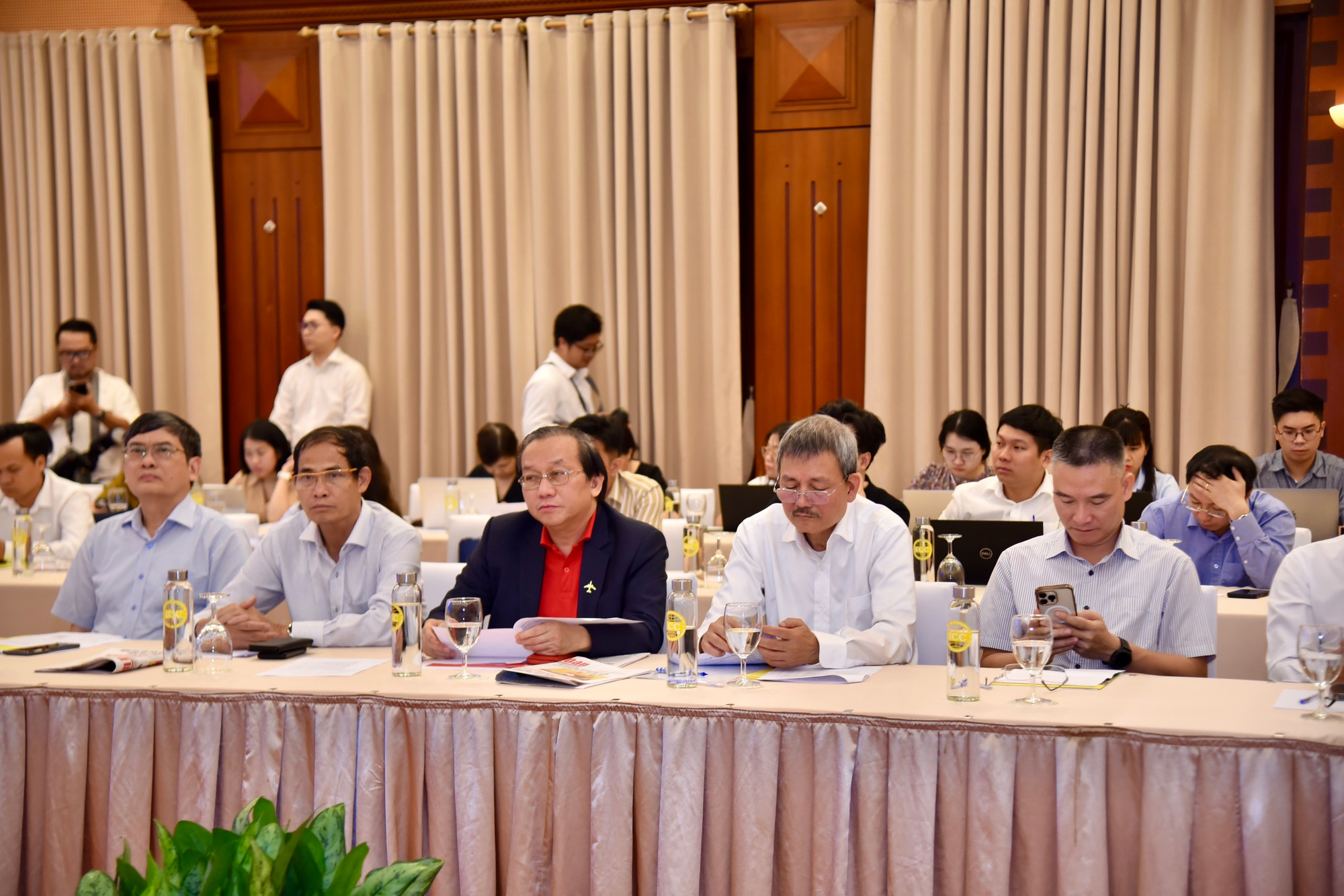 Các đại biểu tham dự hội thảo.