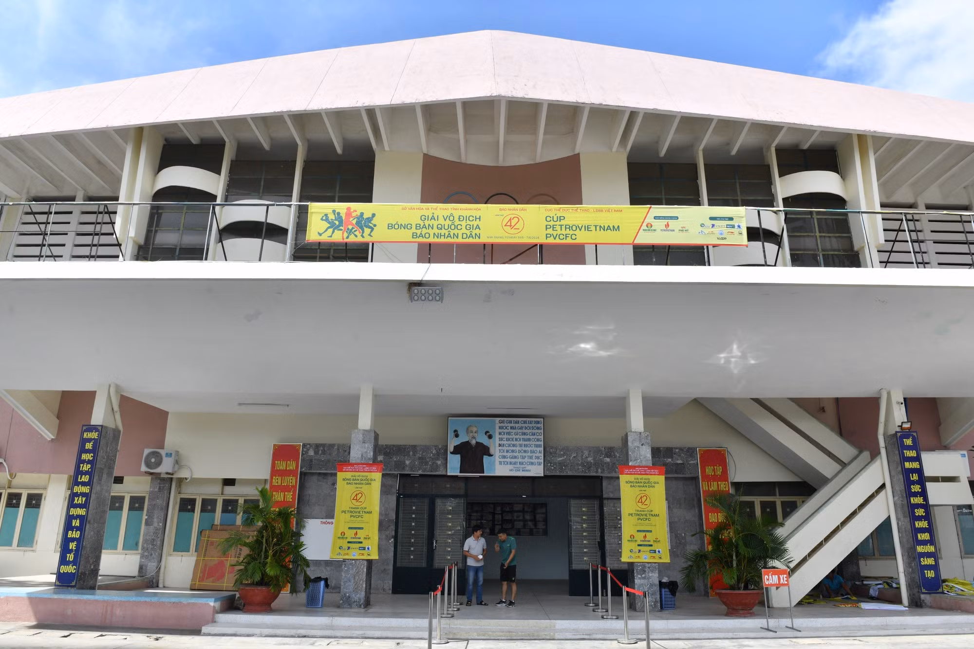 Cơ sở vật chất nhà thi đấu tỉnh Khánh Hòa đã sẵn sàng cho Giải vô địch bóng bàn quốc gia Báo Nhân Dân lần thứ 42 tranh Cúp PetroVietnam-PVCFC năm 2024.