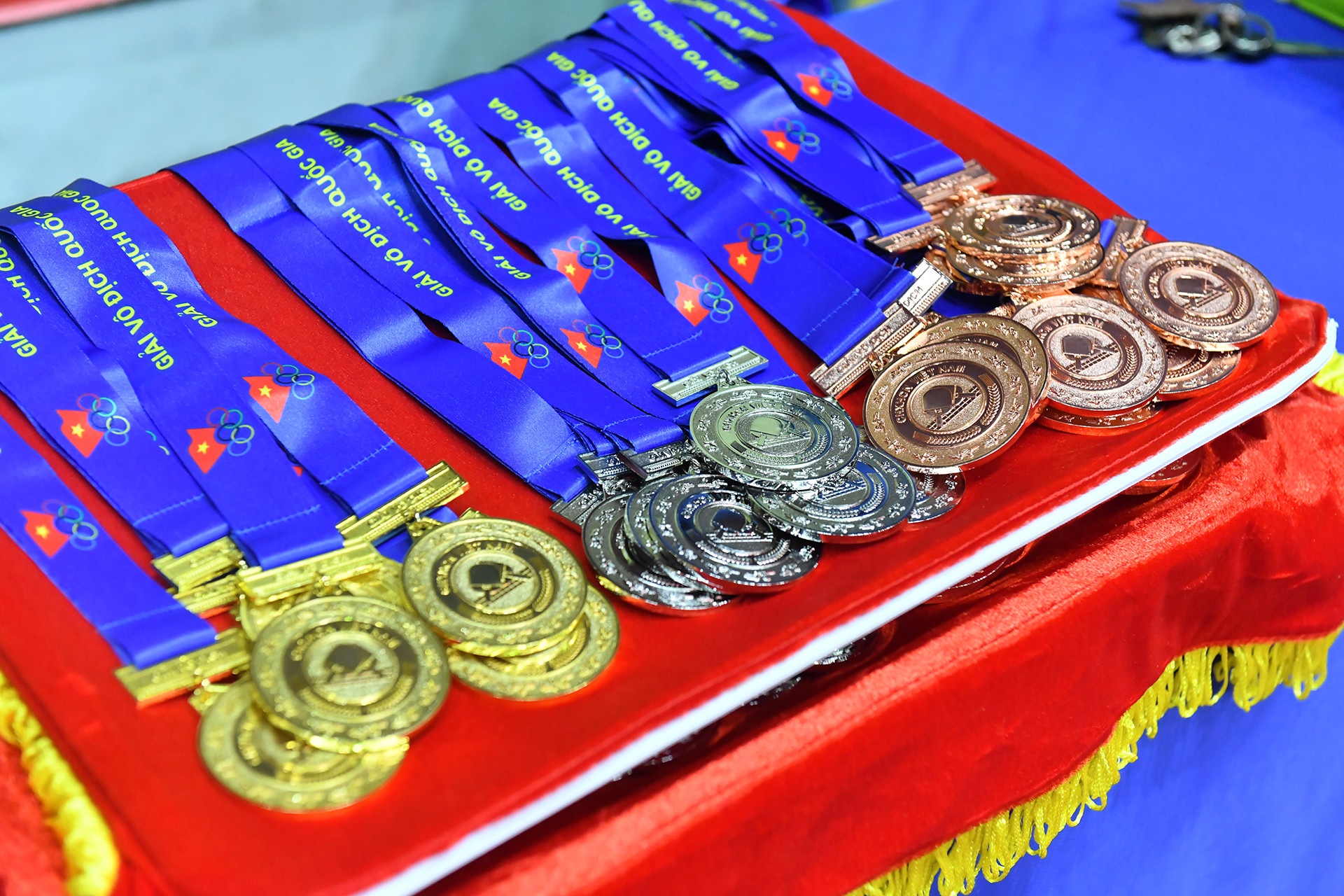 Các huy chương dành cho các vận động viên.