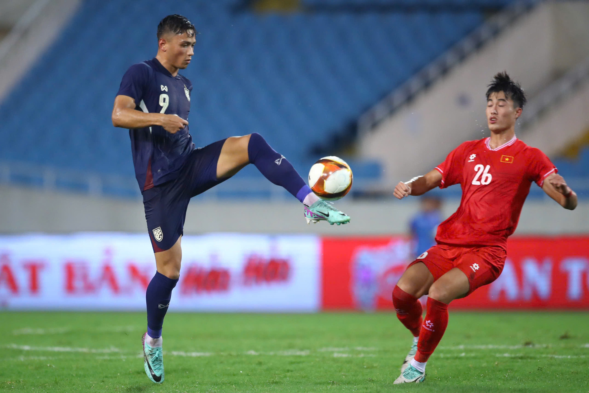 Patrik sở hữu kỹ năng kiểm soát bóng rất tốt.