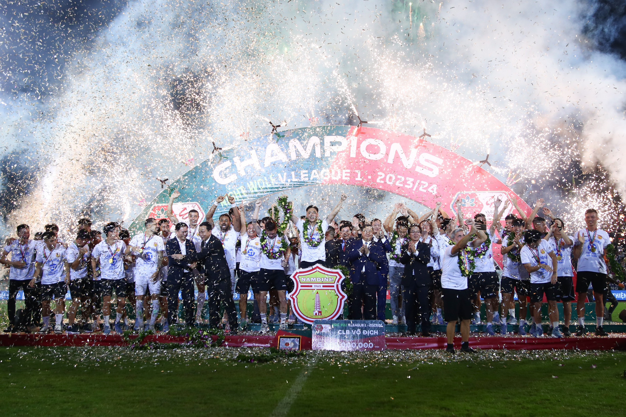 [Ảnh] Nam Định lên ngôi V-League sau 39 năm chờ đợi ảnh 18