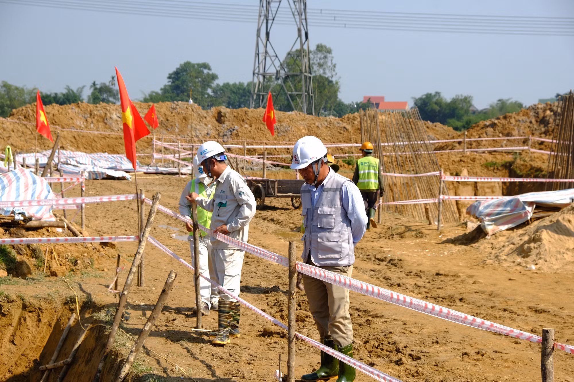 Công trình có sự giám sát trực tiếp của các Tổng Giám đốc, Phó Giám đốc của các công ty nhà thầu thi công.