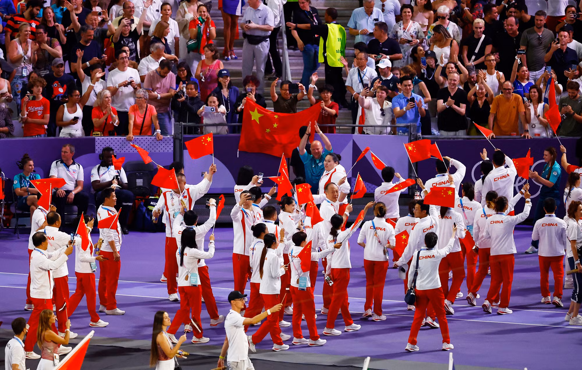 Đoàn thể thao Trung Quốc cũng đã có 1 kỳ Olympic thành công khi giành vị trí thứ nhì.