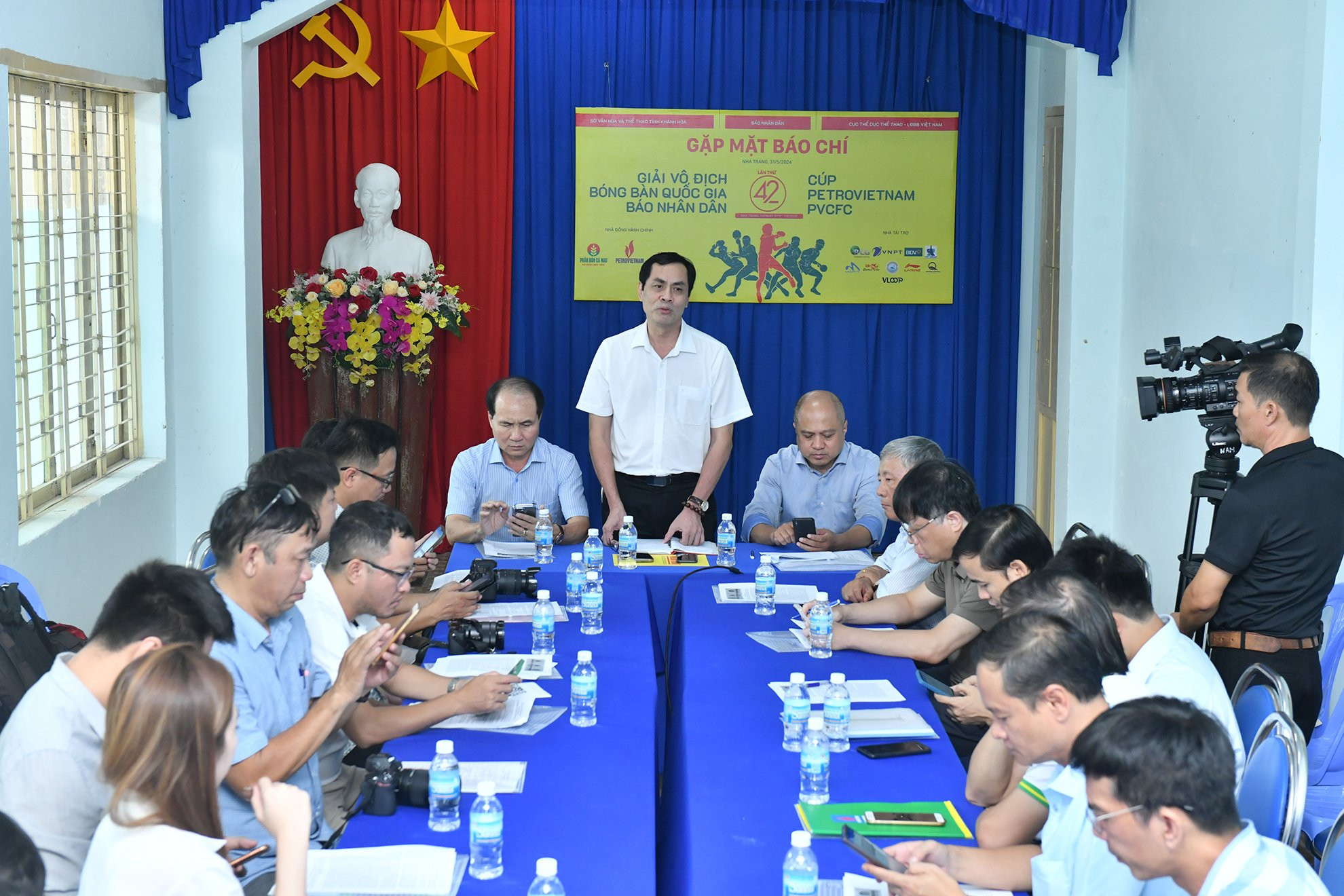 Trưởng Ban Văn hóa-Văn nghệ Báo Nhân Dân, Trưởng Ban Tổ chức giải cung cấp thông tin cho các cơ quan báo chí. Ngoài công tác tổ chức giải và chuyên môn, đồng chí Trần Hữu Việt cũng bật mí, lễ khai mạc sẽ có sự tham gia chào mừng của ca sĩ Tùng Dương, sự góp mặt, giao lưu của Á hậu Liên lục địa Lê Nguyễn Ngọc Hằng.