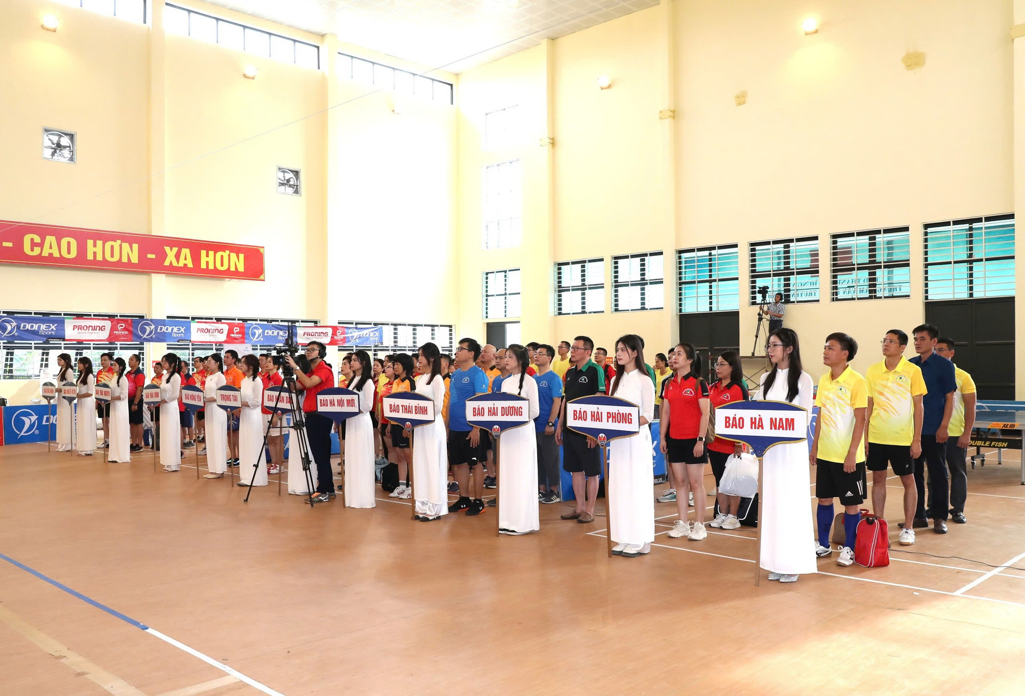 Đây là giải thể thao truyền thống, được các cơ quan báo Đảng các tỉnh, thành phố phía bắc luân phiên đăng cai tổ chức trong nhiều năm qua. Giải đấu năm nay có sự tham gia của gần 100 vận động viên đến từ 12 báo, gồm: Nhân Dân, Hà Nội Mới, Kinh tế - Đô thị, Hải Phòng, Hà Nam, Thái Nguyên, Hải Dương, Bắc Ninh, Hưng Yên, Lạng Sơn, Thái Bình, Hòa Bình.