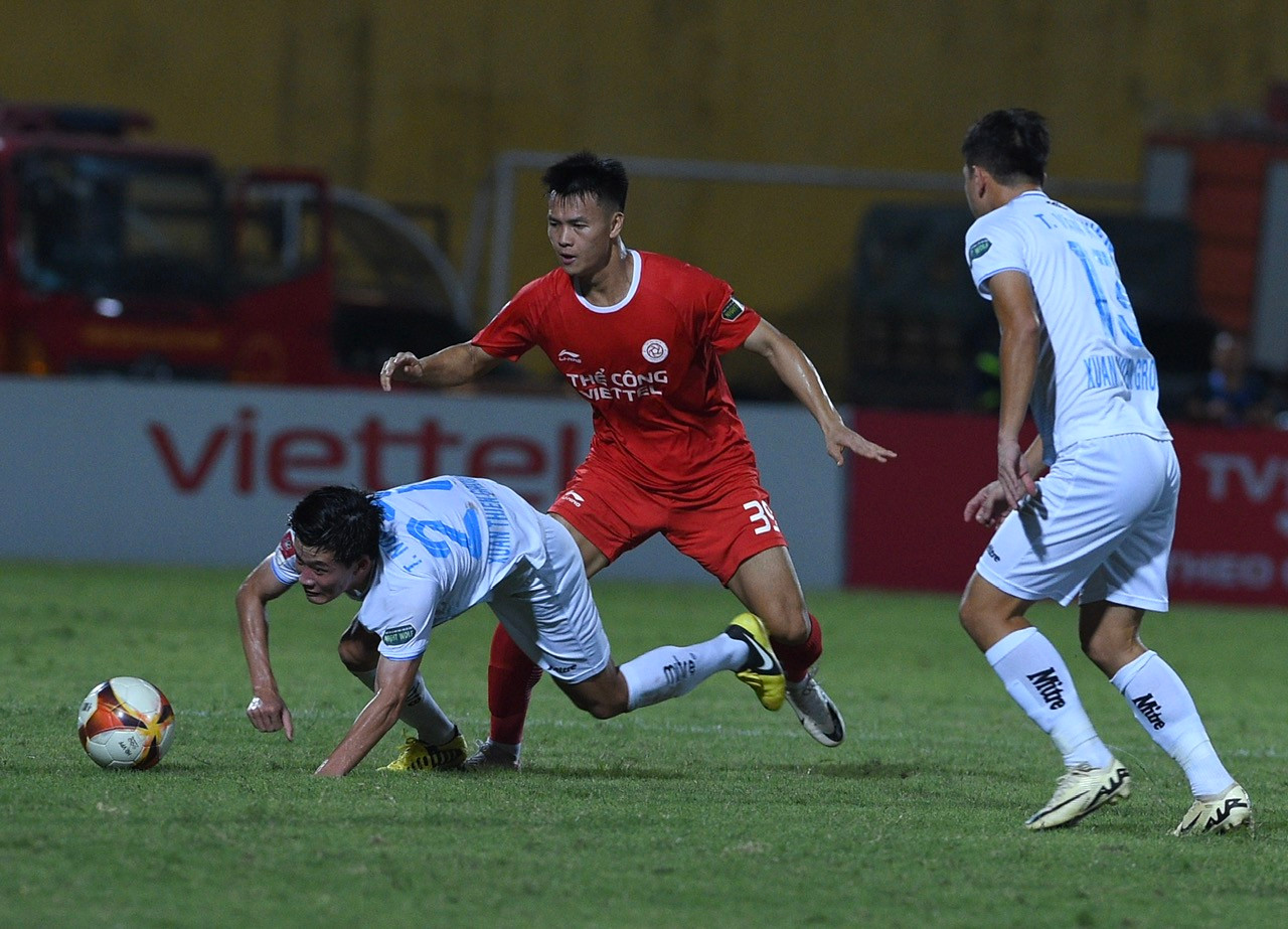 Thép Xanh Nam Định thất bại trước Thể Công Viettel với tỷ số 1-2.
