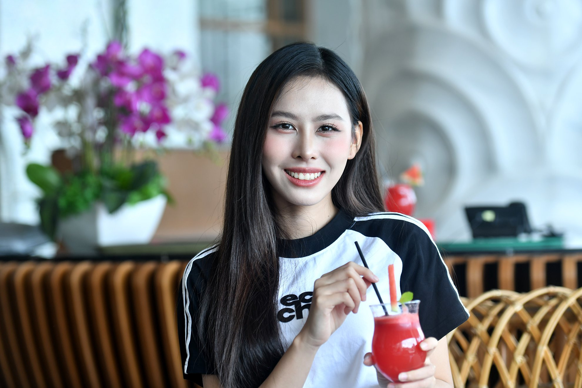 Lê Nguyễn Ngọc Hằng chia sẻ, đây cũng là lần đầu tiên cô đến với thành phố biển Nha Trang.