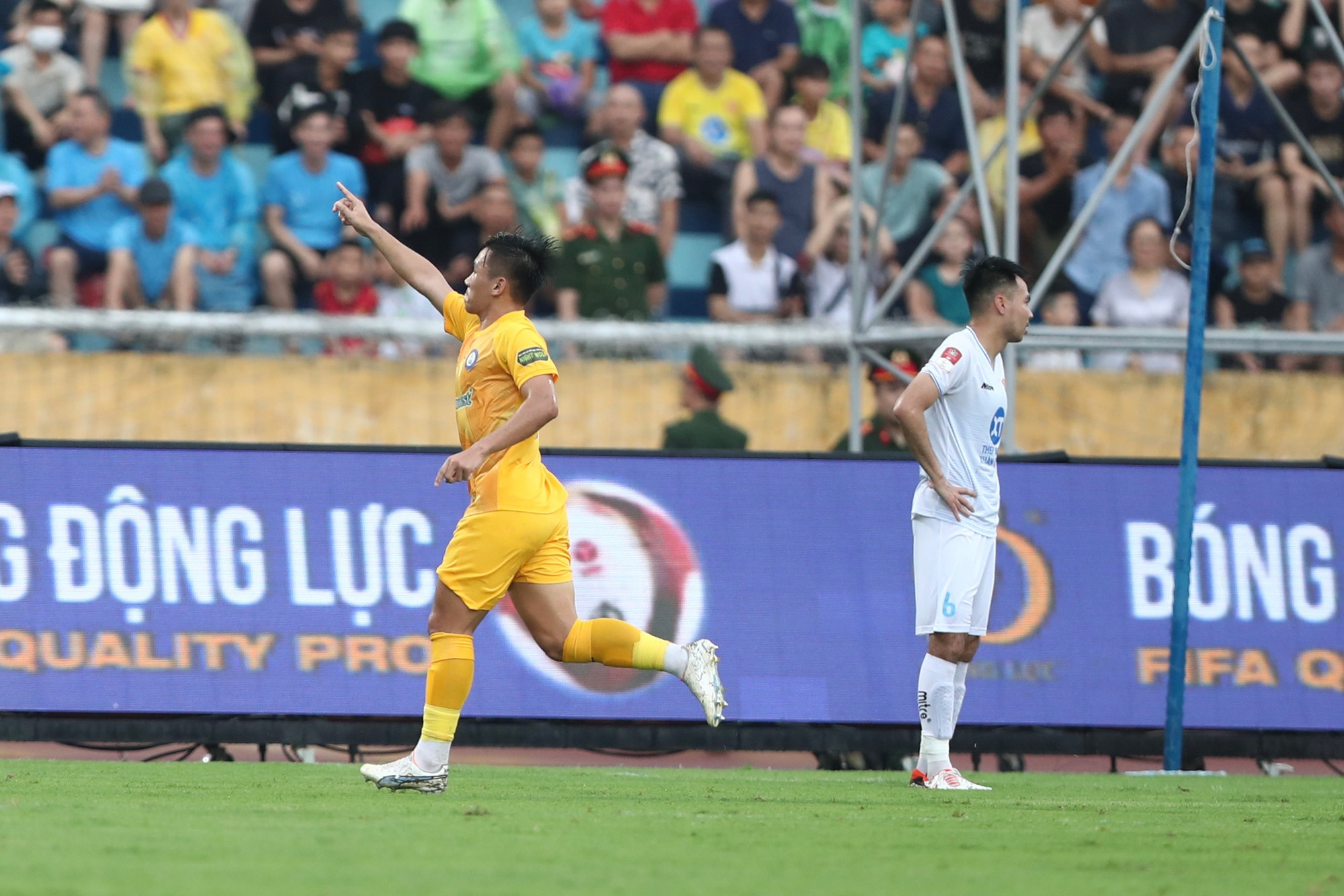 [Ảnh] Nam Định lên ngôi V-League sau 39 năm chờ đợi ảnh 5