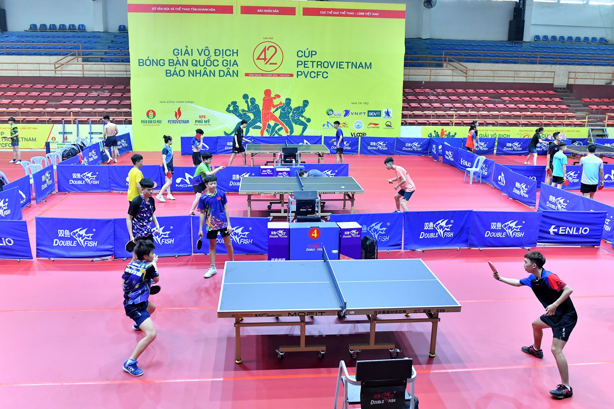 Tinh thần hứng khởi được tạo ra trên các bàn đấu tập.