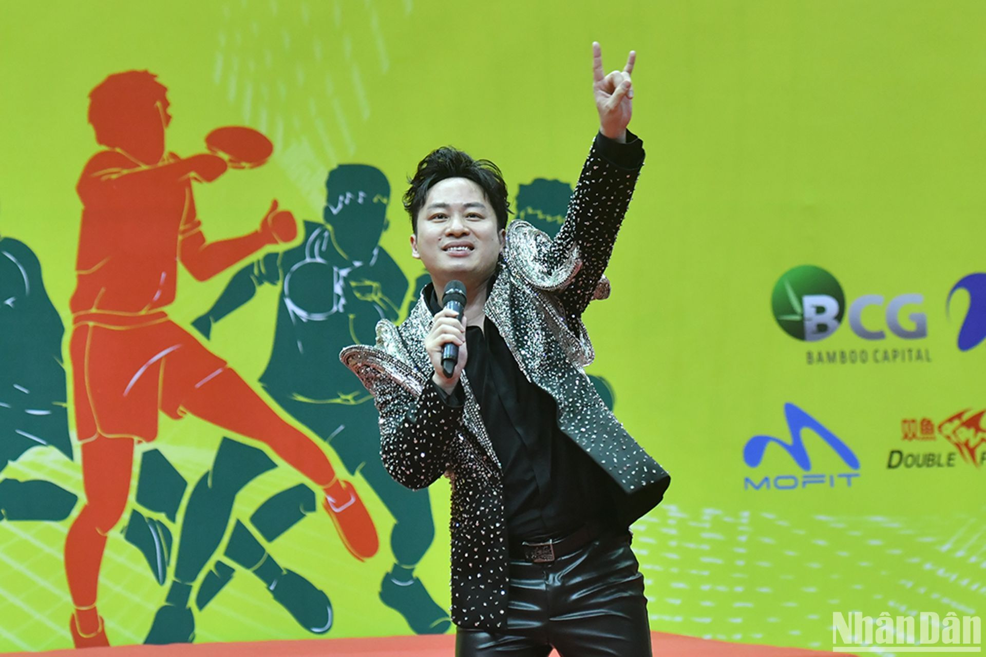 Ca sĩ Tùng Dương góp mặt tại Lễ khai mạc.