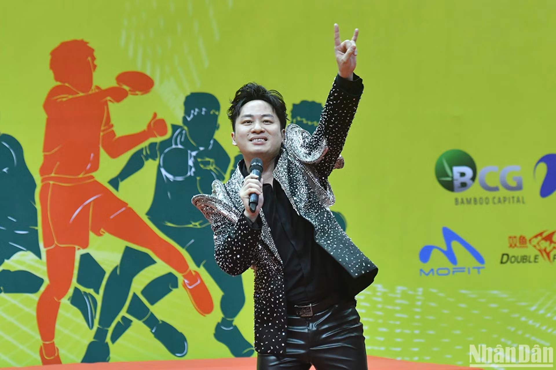 Ca sĩ Tùng Dương góp mặt tại Lễ khai mạc.