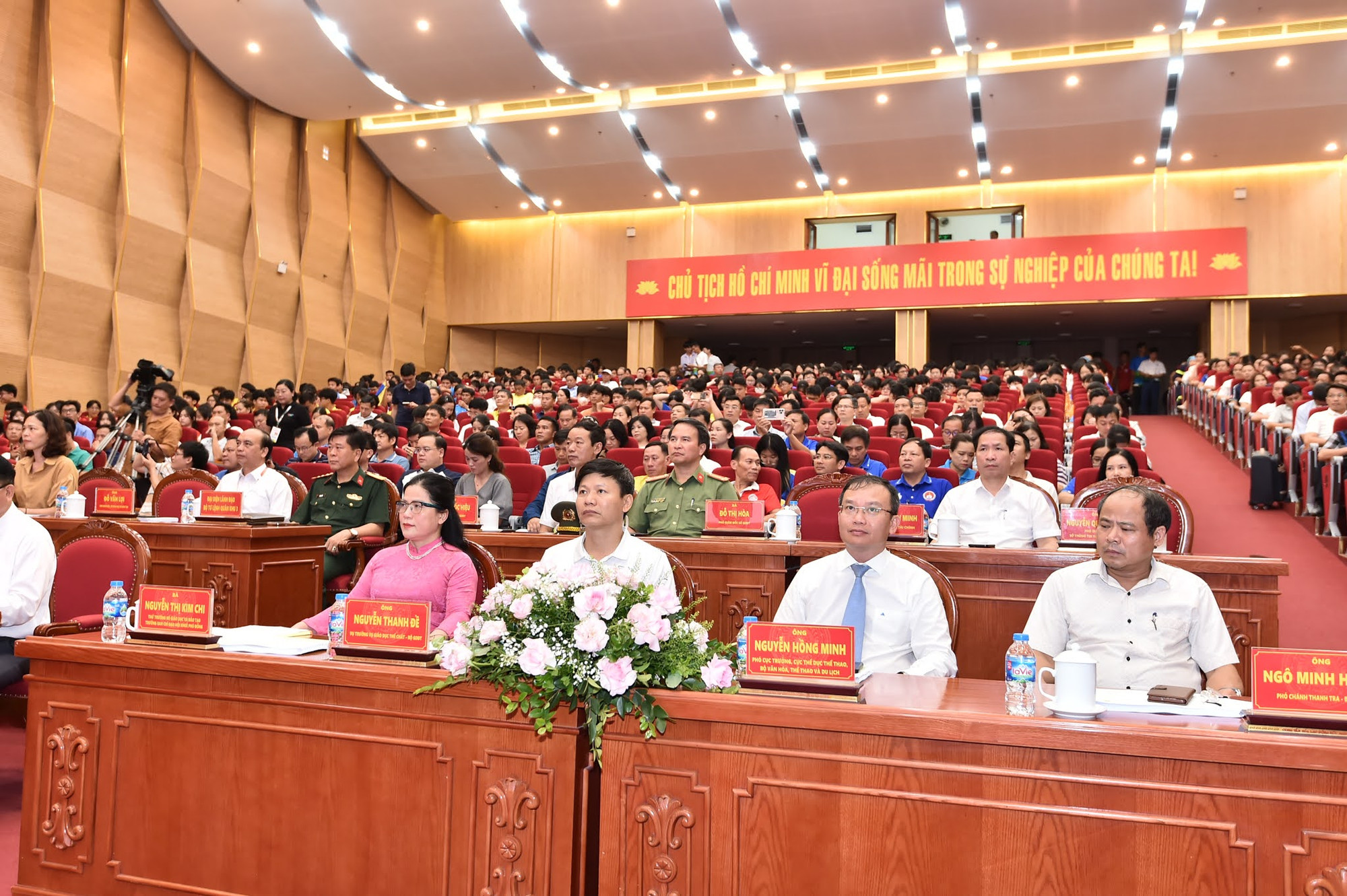 Các đại biểu tham dự chương trình.