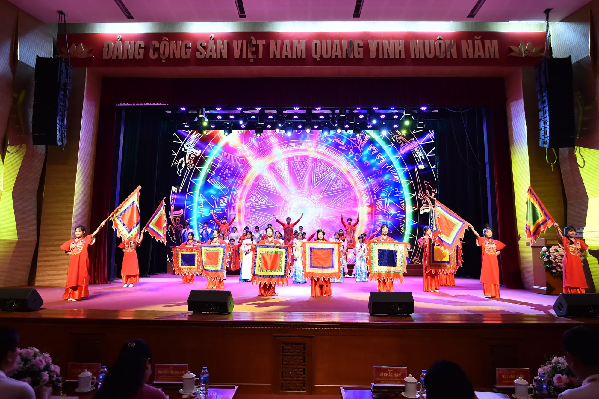 Các tiết mục văn nghệ mang nhiều màu sắc tại Lễ bế mạc.