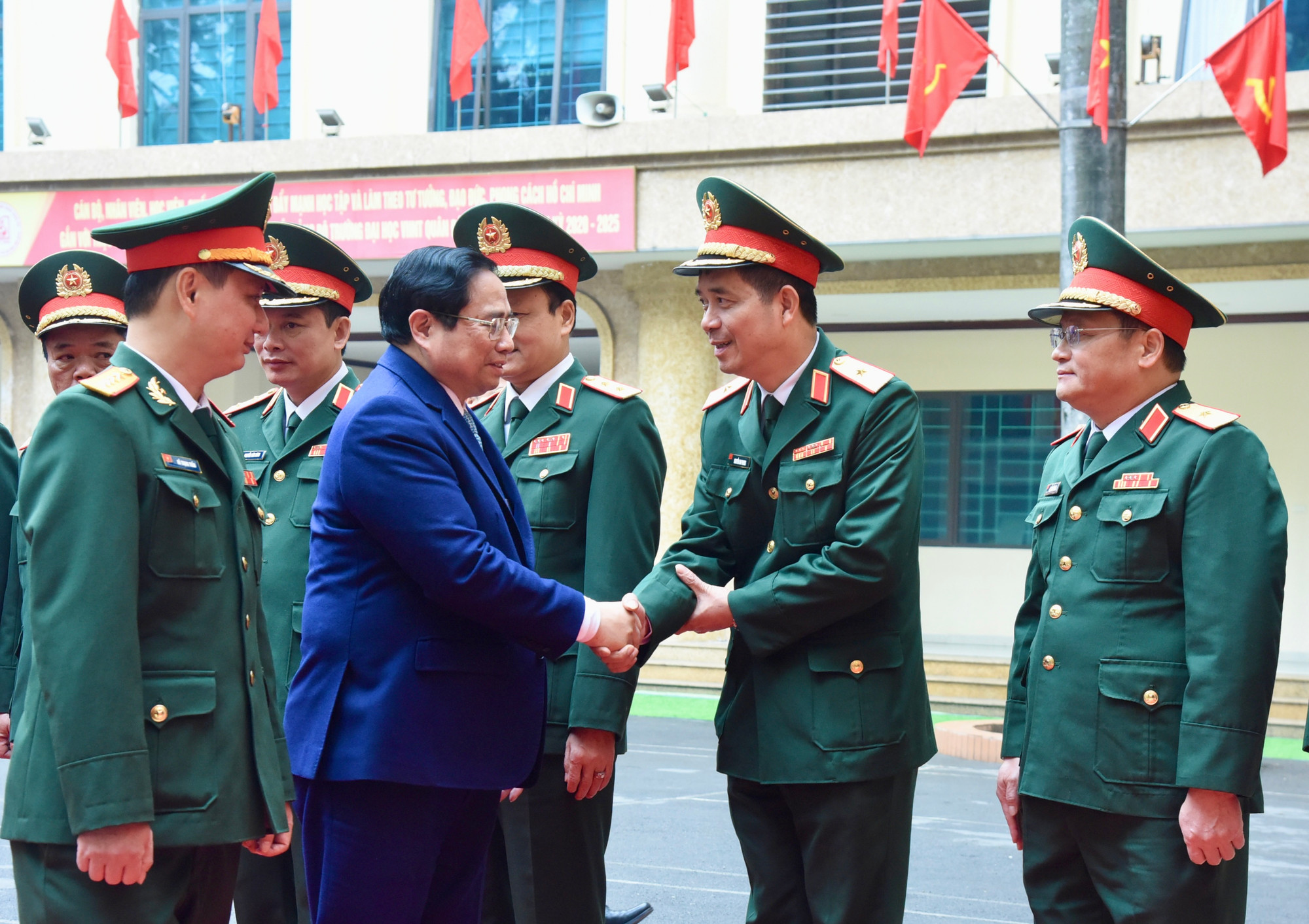 Thủ tướng Phạm Minh Chính thăm, chúc Tết cán bộ, giảng viên, sinh viên Trường Đại học Văn hóa-Nghệ thuật Quân đội.