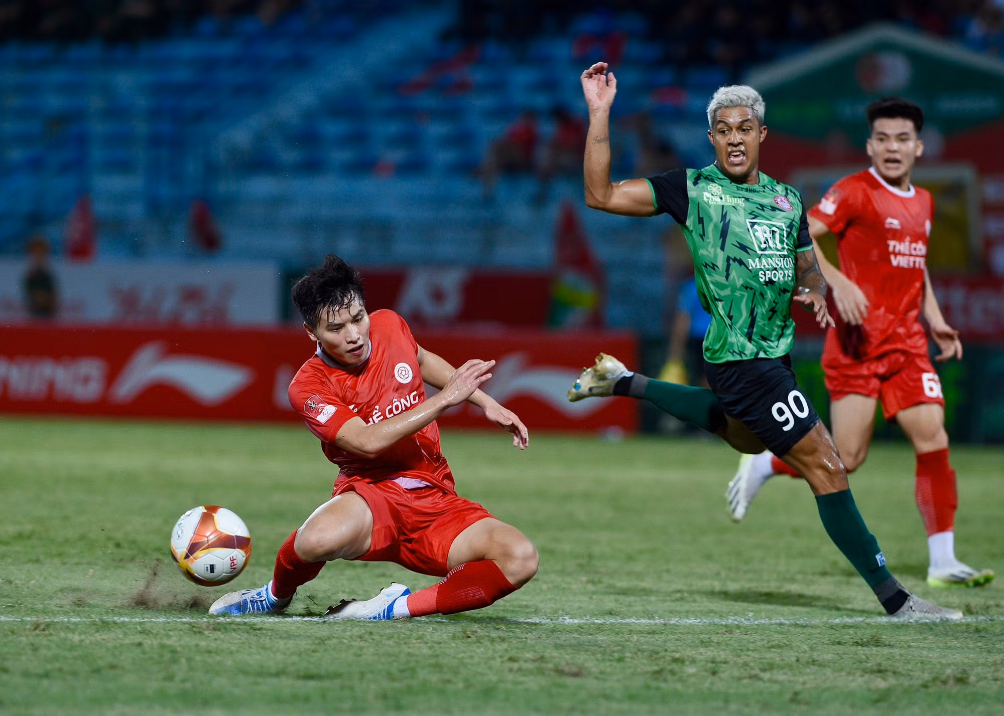 Hiệp 1 đã khép lại với sự thất vọng của đội chủ nhà khi không có được bàn thắng.