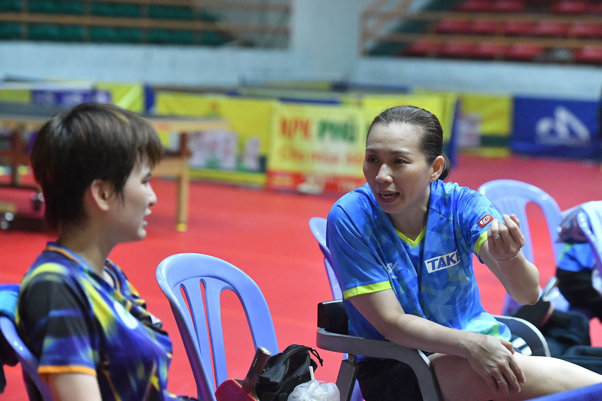 Huấn luyện viên Nguyễn Mai Thy dặn dò các học trò.