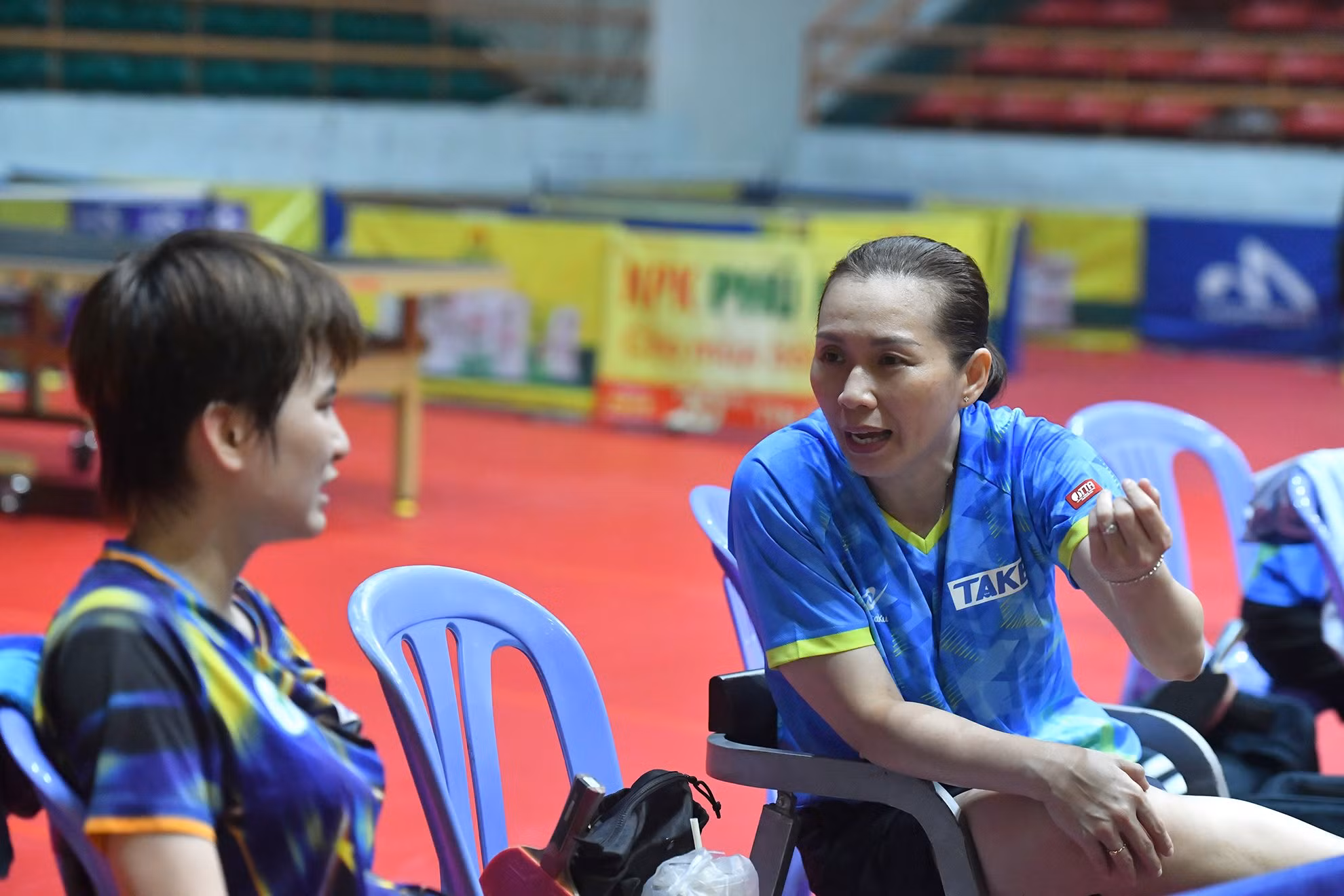 Huấn luyện viên Nguyễn Mai Thy dặn dò các học trò.