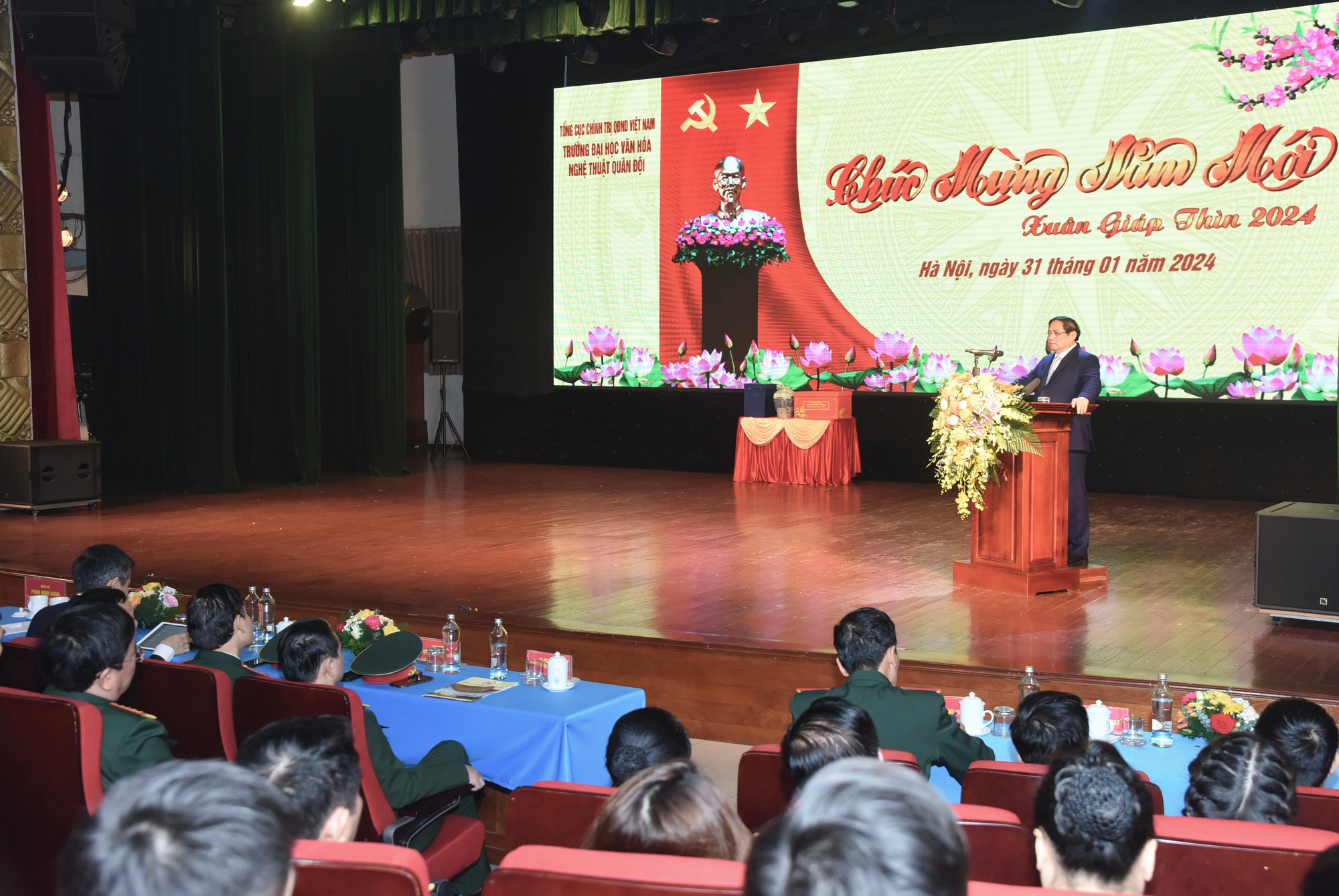 Quang cảnh buổi chúc Tết.