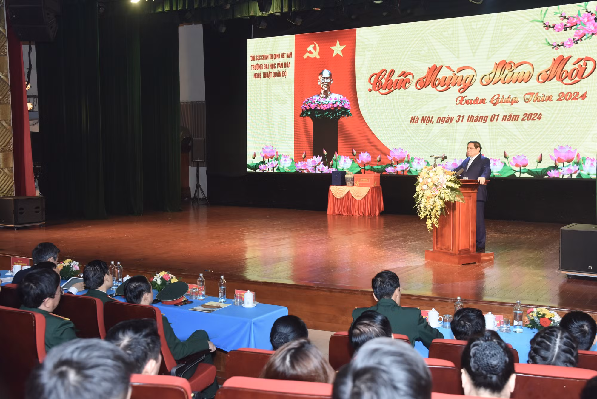 Quang cảnh buổi chúc Tết.