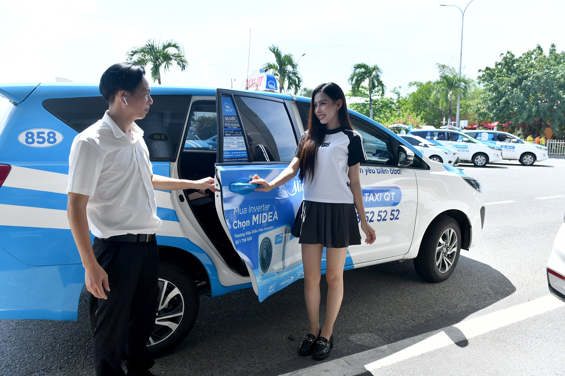 Hãng taxi Quốc tế chào đón Á hậu Lê Nguyễn Ngọc Hằng đến với thành phố biển Nha Trang xinh đẹp.