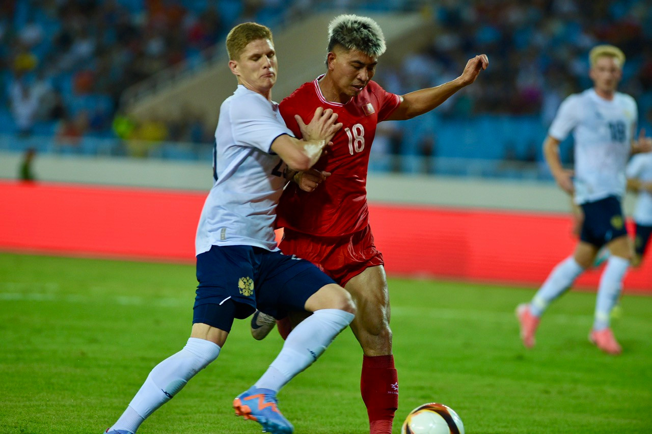 Bước ngoặt của trận đấu tới ở phút 24, Musaev sau những động tác kỹ thuật khéo léo đã tạt bóng từ sát biên trái vào trong để Kuziaev đánh đầu cận thành ghi bàn mở tỷ số.