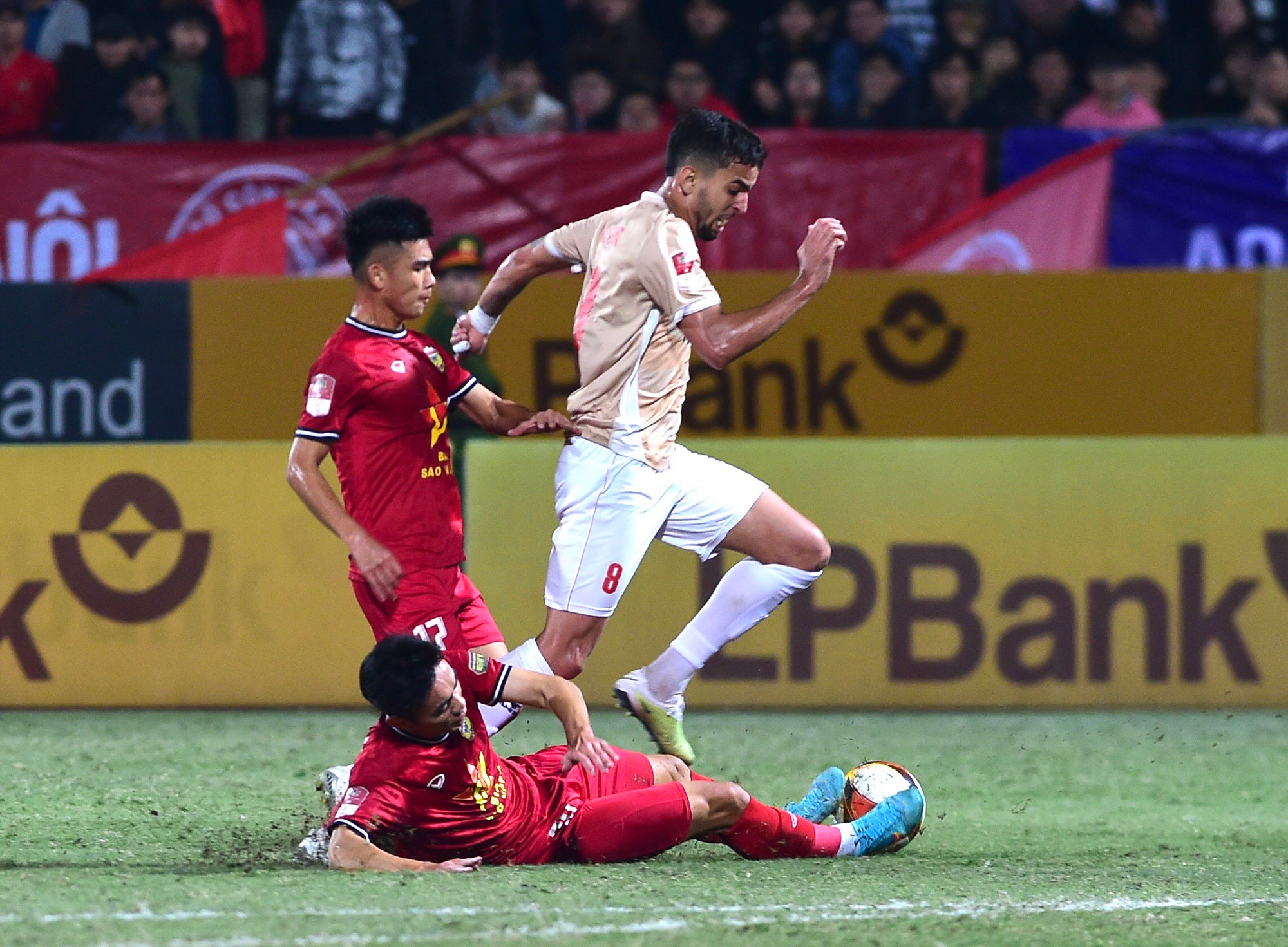 Tuy nhiên, điều mà đoàn quân của huấn luyện viên Kiatisak không thể làm được là tìm kiếm bàn mở tỷ số.