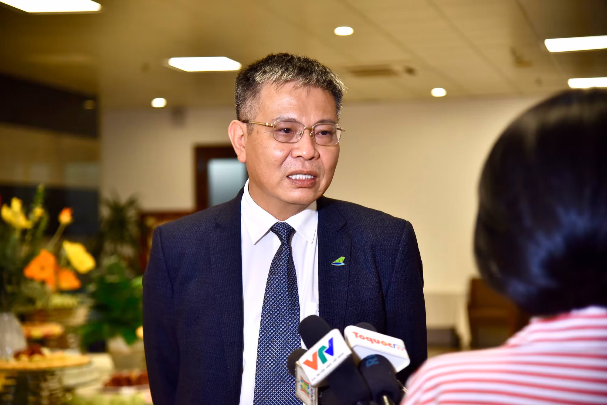 Ông Lương Hoài Nam, Tổng giám đốc Bamboo Airways trả lời phỏng vấn bên lề hội thảo.