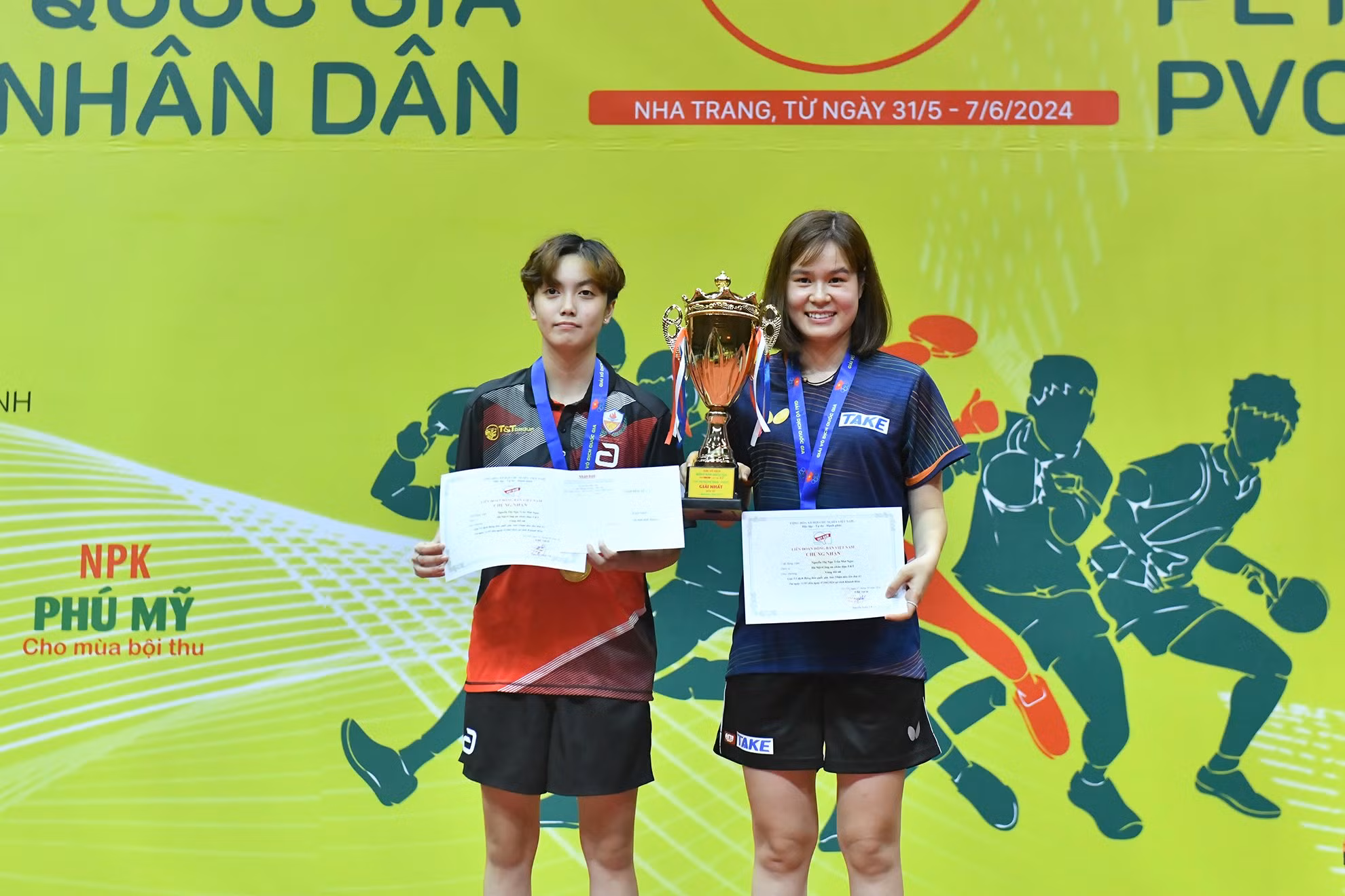 Huy chương vàng nội dung đôi nữ thuộc về Trần Mai Ngọc và Nguyễn Thị Nga (Công an nhân dân T&T và Hà Nội) Huy chương vàng nội dung đôi nữ thuộc về Trần Mai Ngọc và Nguyễn Thị Nga (Công an nhân dân T&T và Hà Nội)