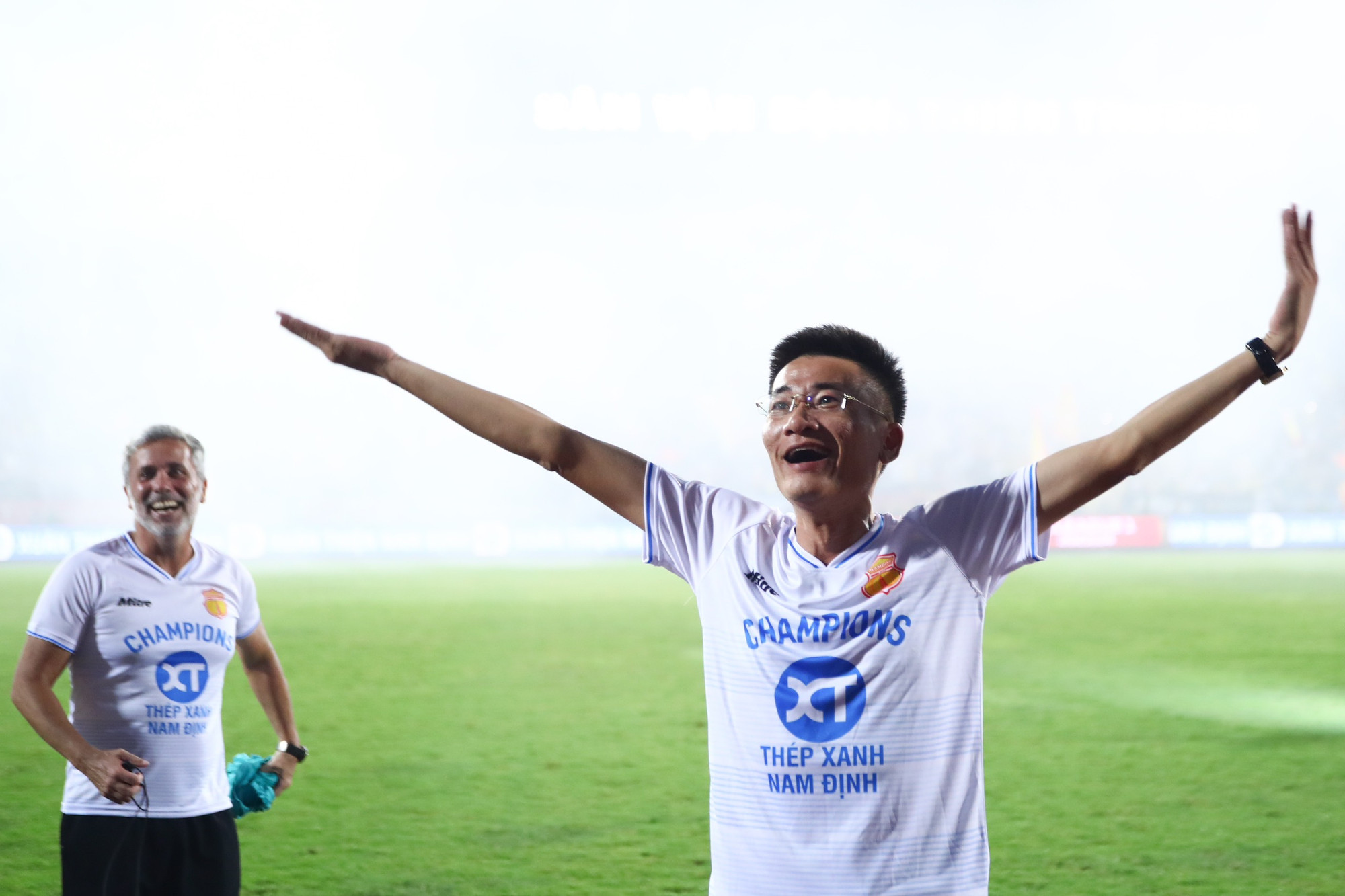 [Ảnh] Nam Định lên ngôi V-League sau 39 năm chờ đợi ảnh 13