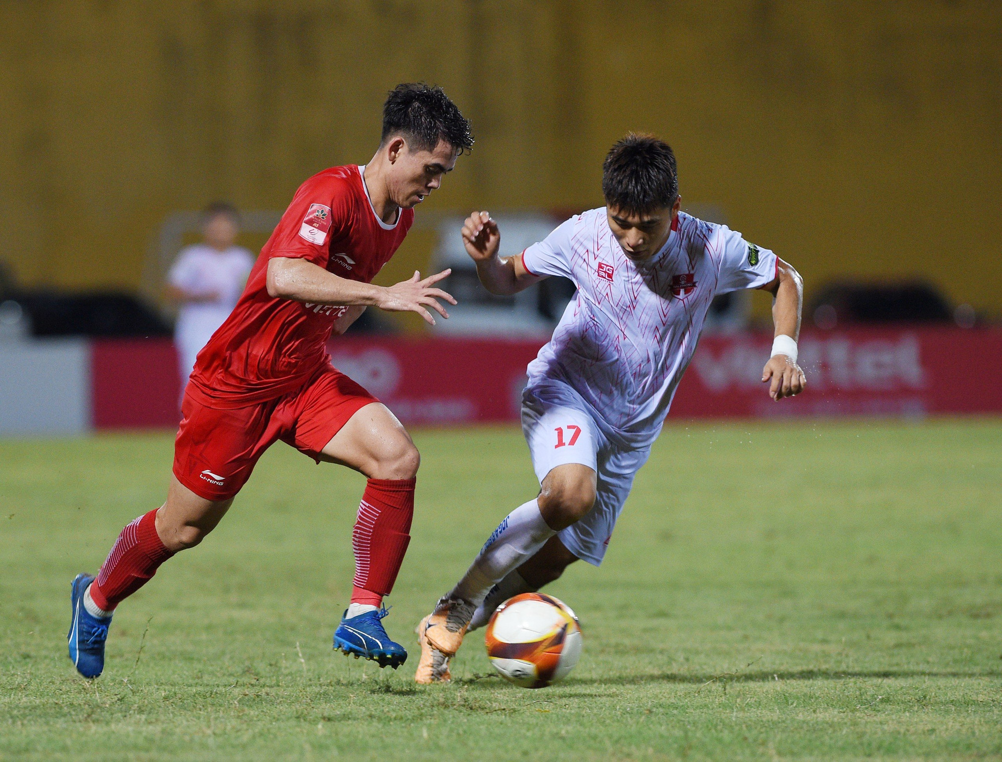 Những phút sau đó, hai đội đều cố gắng tìm kiếm thêm bàn thắng, tạo ra thế trận giằng co hấp dẫn.