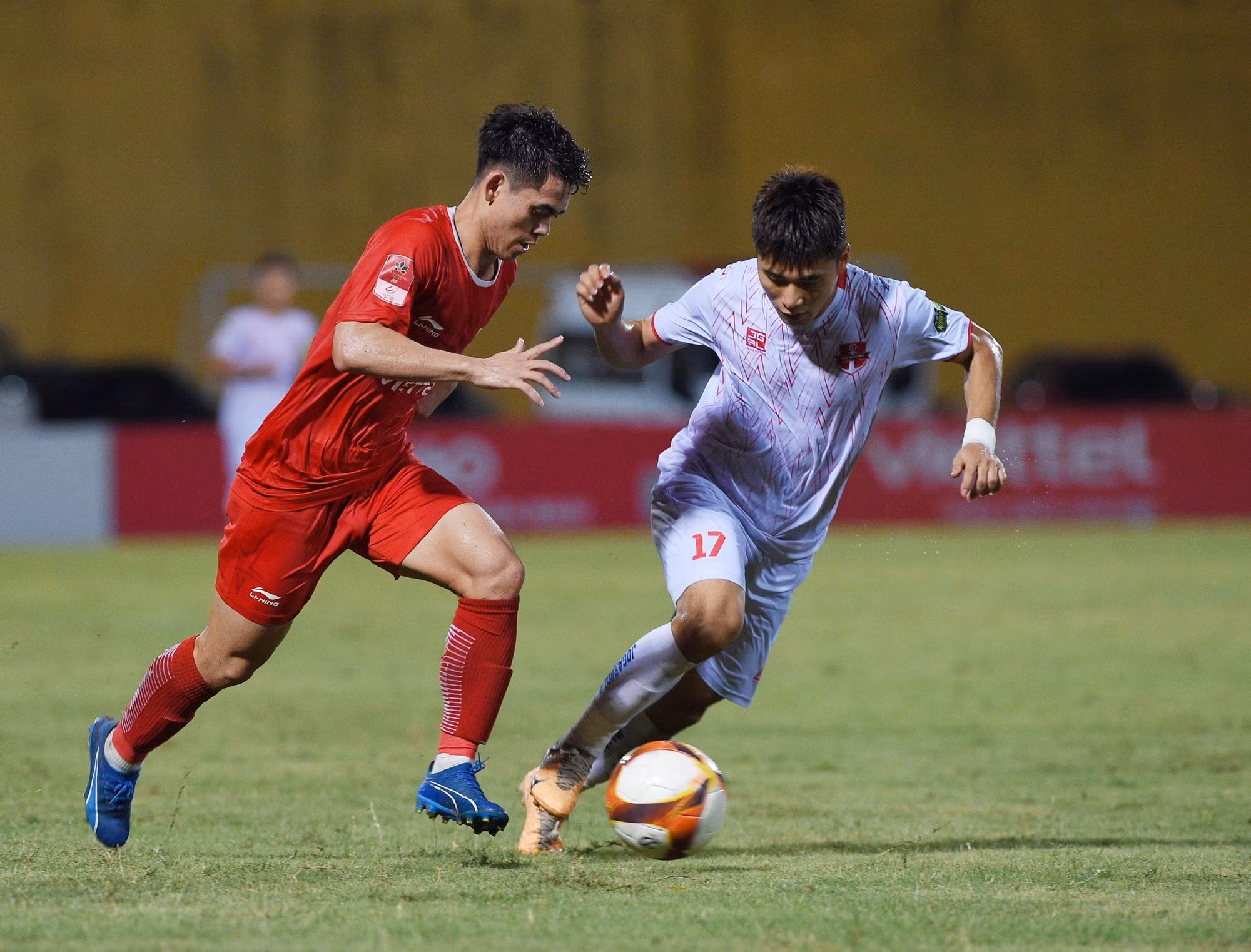 Những phút sau đó, hai đội đều cố gắng tìm kiếm thêm bàn thắng, tạo ra thế trận giằng co hấp dẫn.