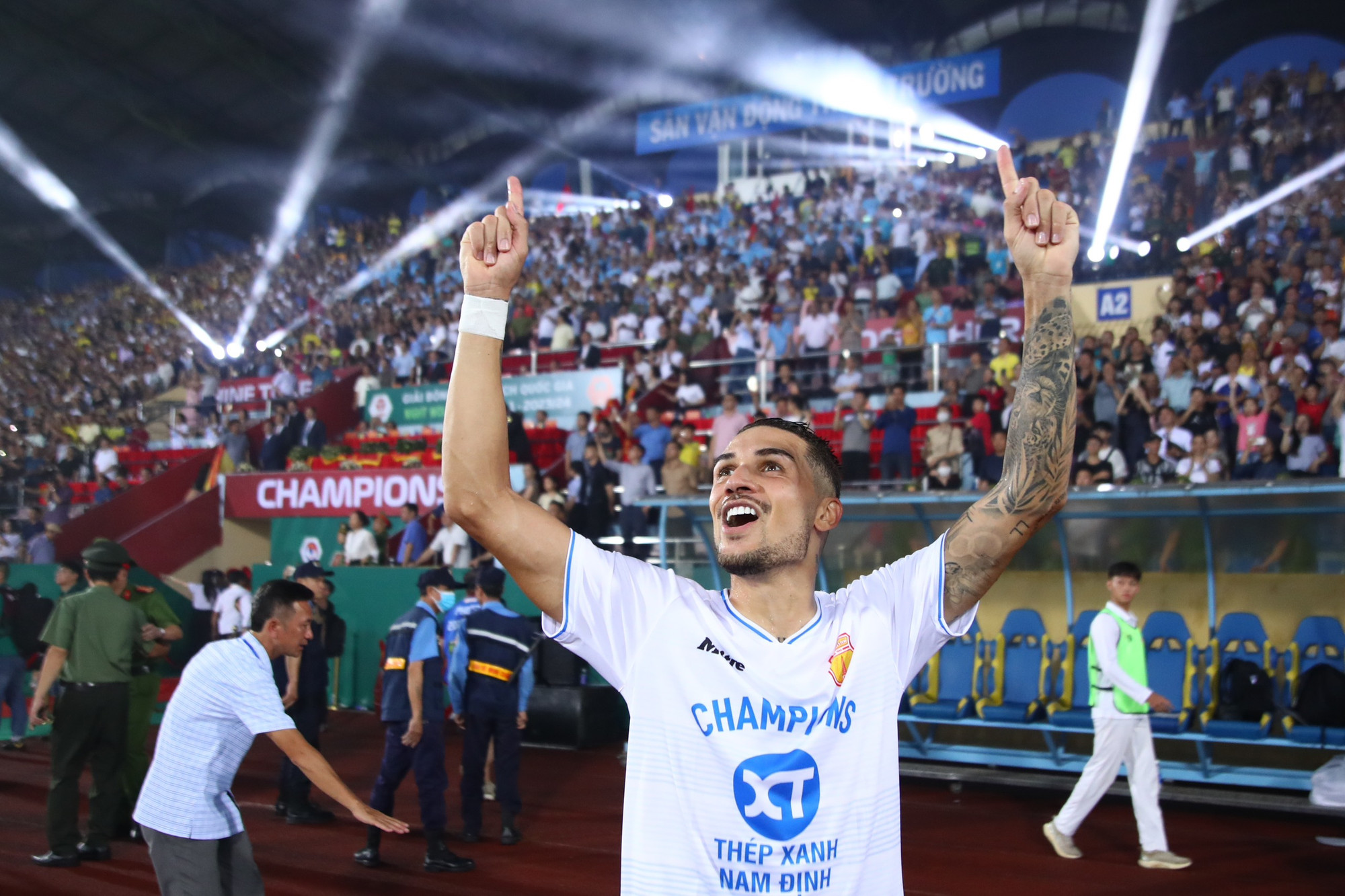 [Ảnh] Nam Định lên ngôi V-League sau 39 năm chờ đợi ảnh 14