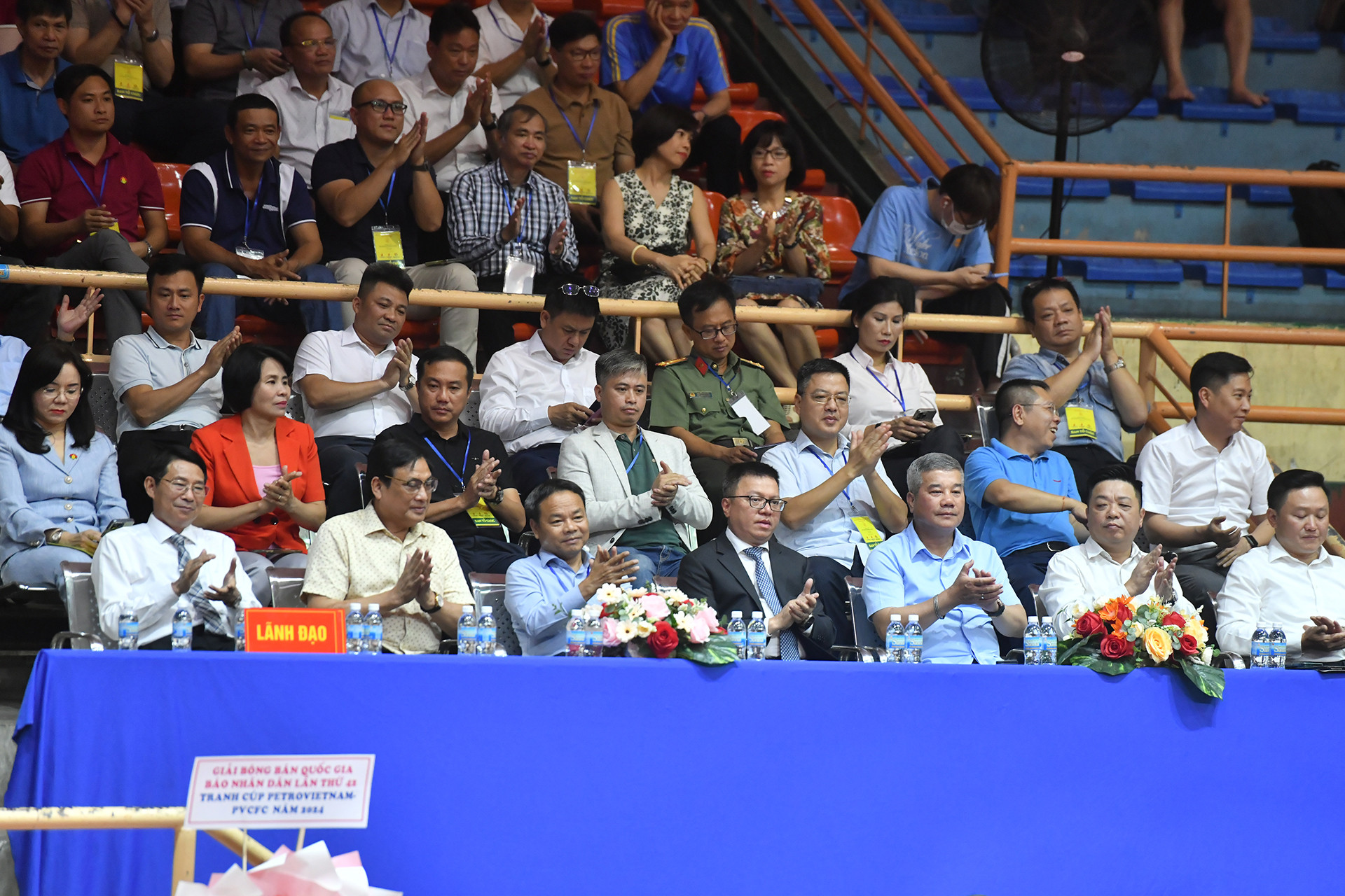 Các đại biểu tham dự buổi Lễ khai mạc.