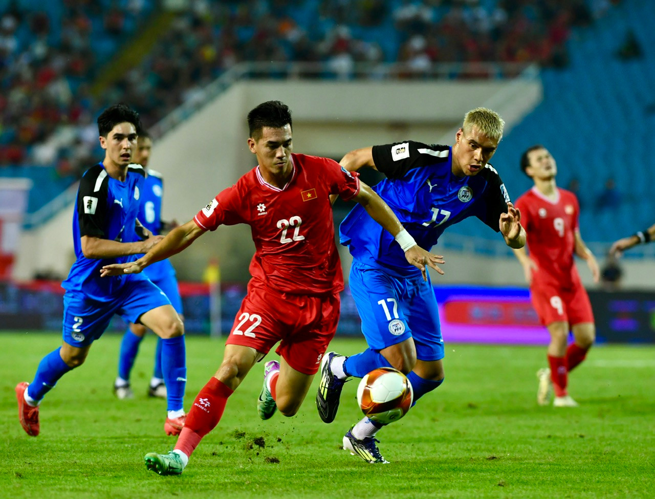 Bước vào trận đấu này, đội tuyển Việt Nam chủ động chơi tấn công và dâng cao từ sớm.