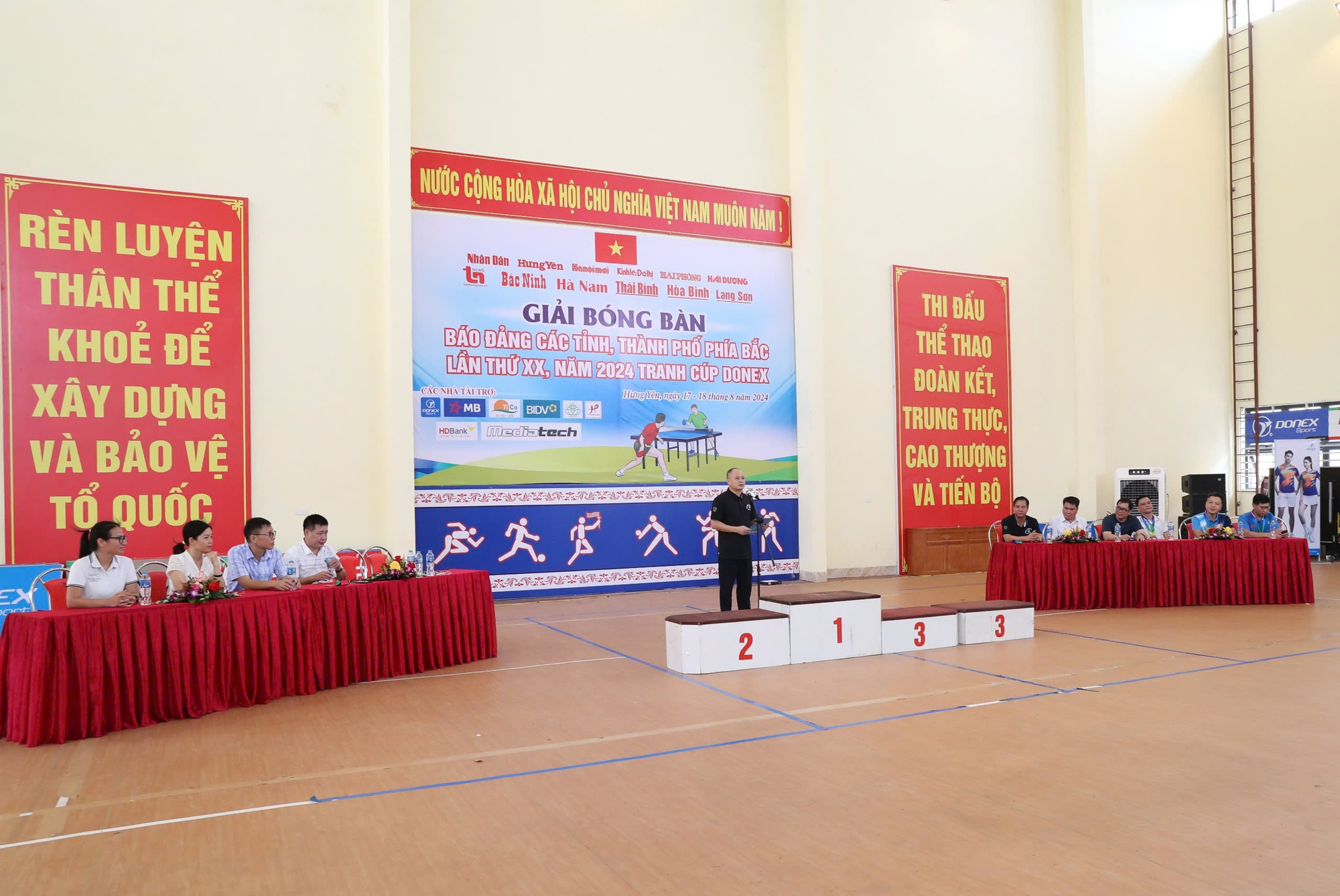 Với nhiệt huyết, đam mê và tinh thần thể thao, các nhà báo đã mang đến nhiều pha bóng đẹp, cú đánh hay, tạo nên những bất ngờ thú vị, để lại nhiều cảm xúc cho các cổ động viên.