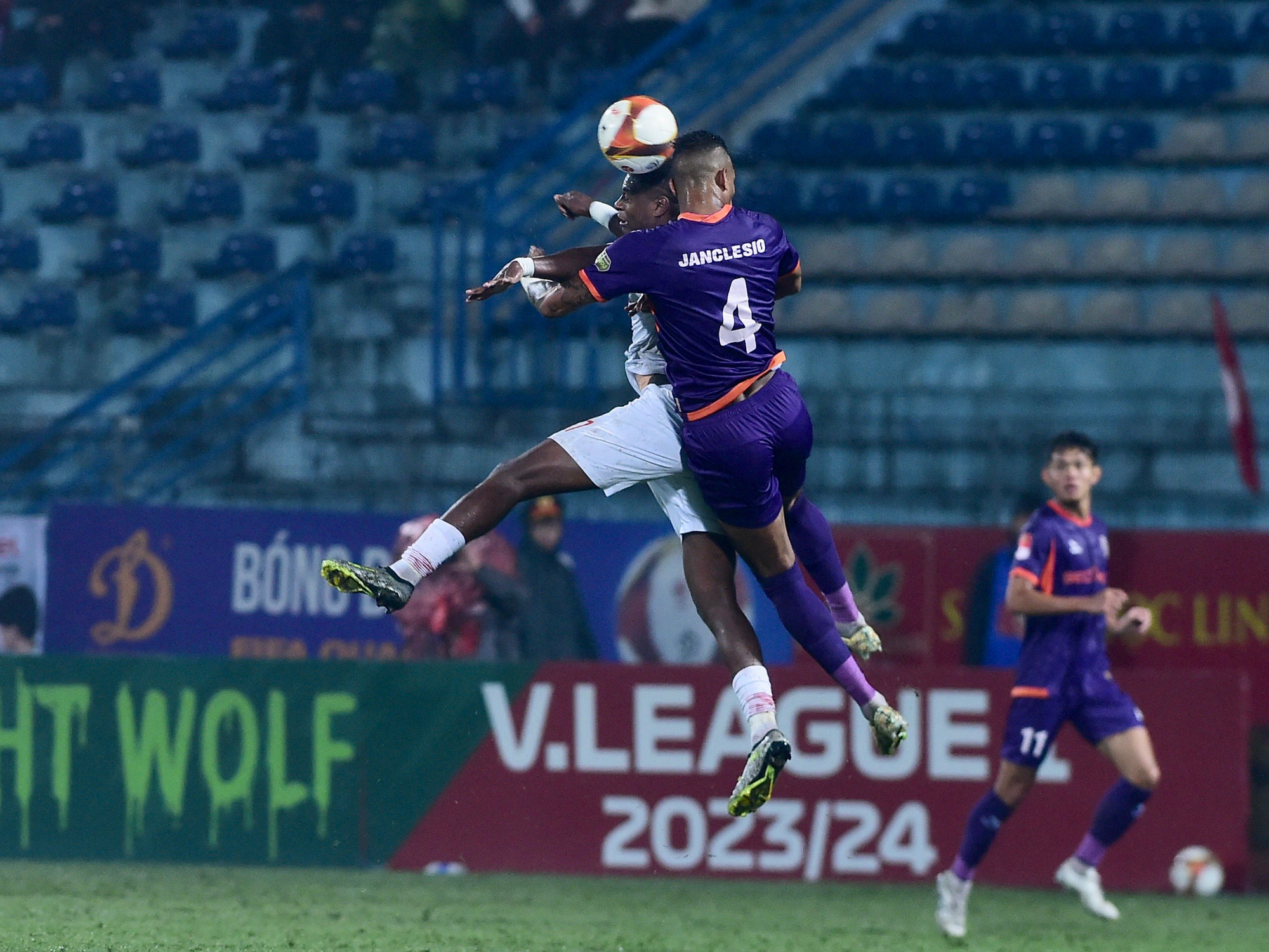 Tranh chấp trên không.