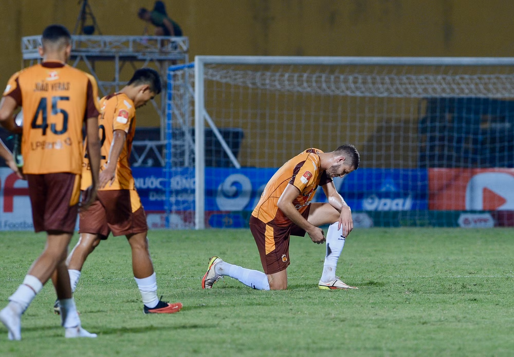 Thua 0-2 trước Hà Nội, Hoàng Anh Gia Lai đứt mạch bất bại sau 9 trận thăng hoa.