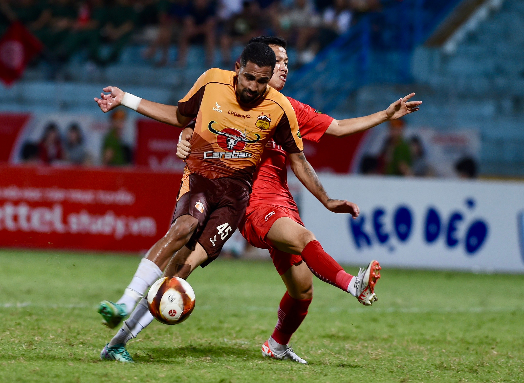 Dù vậy vẫn khá ít tình huống nguy hiểm được hai đội tạo ra.