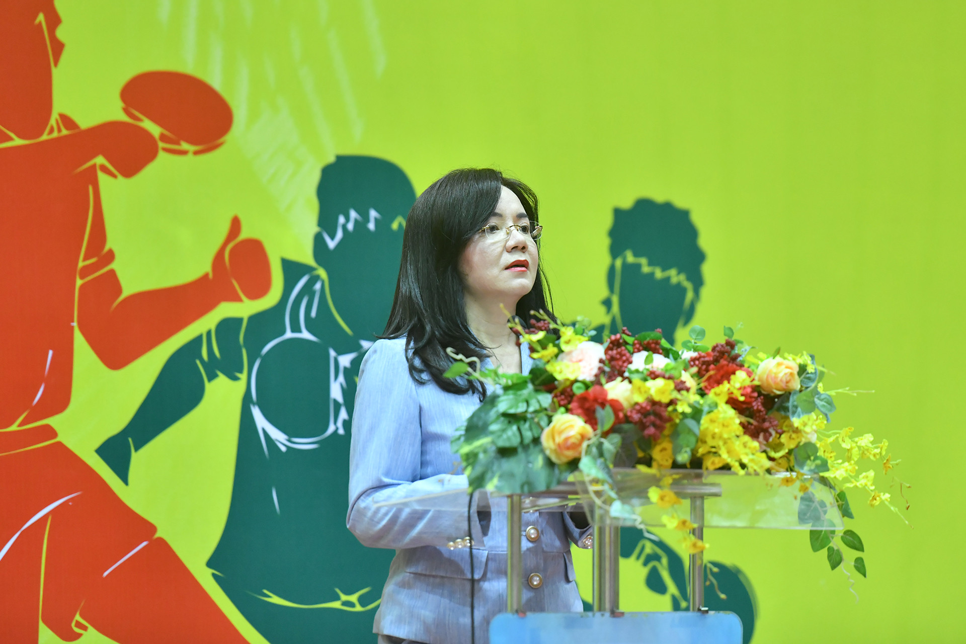 Bà Nguyễn Thị Hiền, Phó Tổng Giám đốc Công ty Cổ phần phân bón dầu khí Cà Mau, thay mặt các nhà đồng hành chính và nhà đồng tài trợ phát biểu.