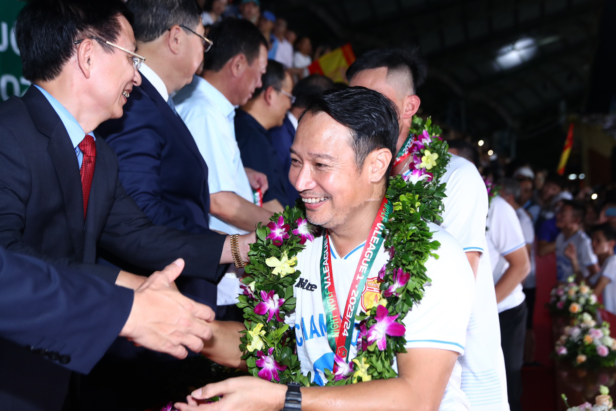 [Ảnh] Nam Định lên ngôi V-League sau 39 năm chờ đợi ảnh 16