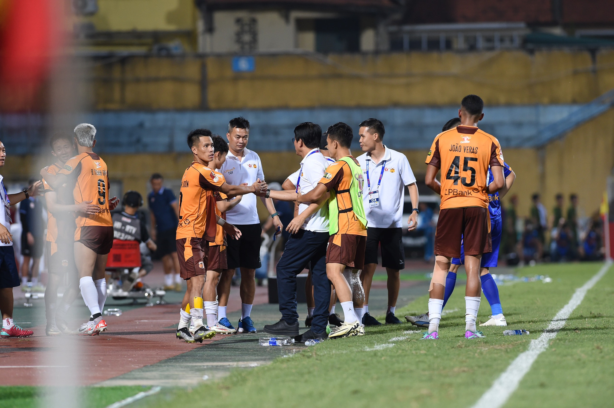 Đội khách thắng sát nút 1-0. Niềm vui của Ban huấn luyện và các cầu thủ Hoàng Anh Gia Lai.