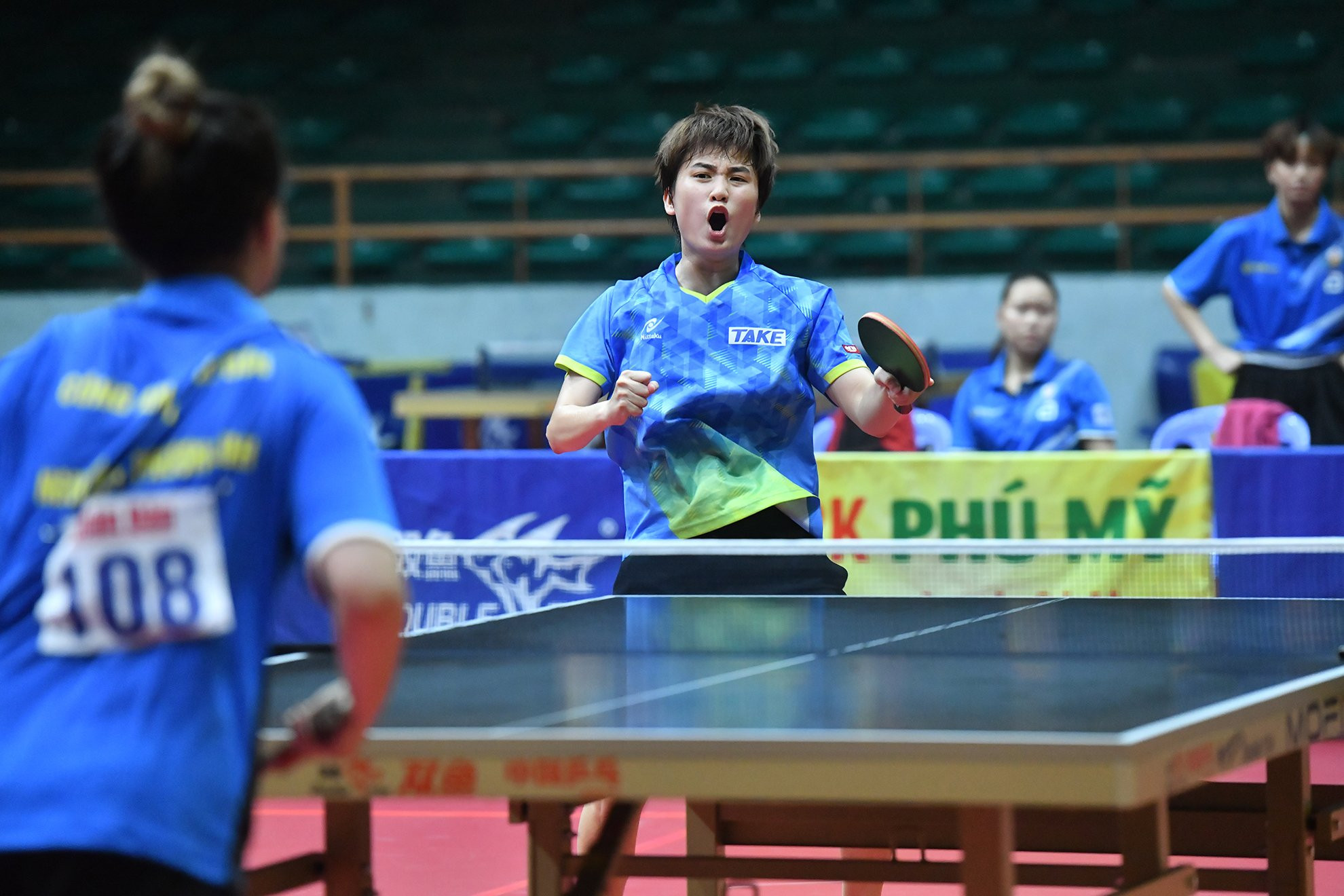 Nguyễn Khoa Diệu Khánh "bùng nổ" trong những đường bóng mang về điểm số.